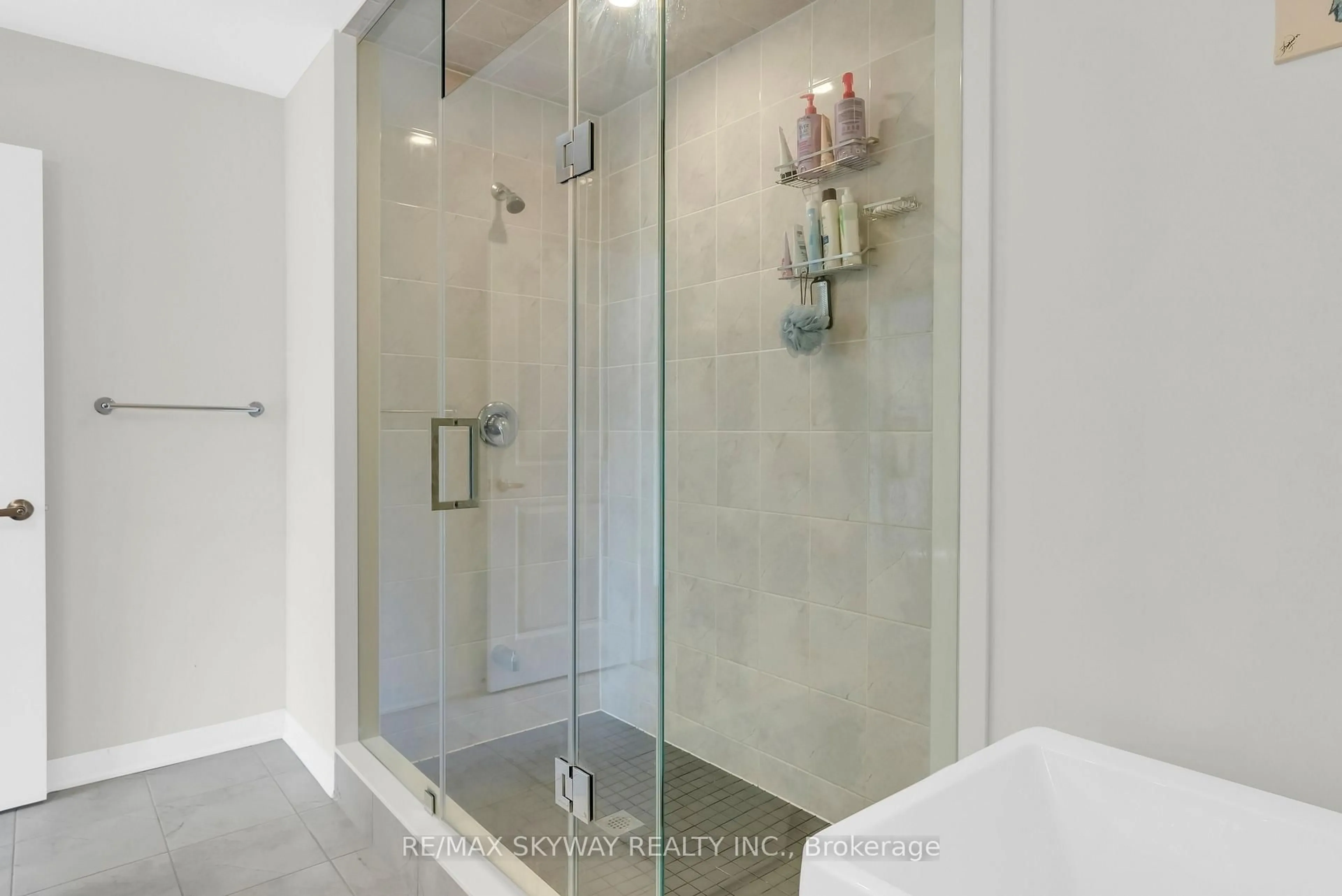 Contemporary bathroom, ceramic/tile floor for 16 Tyler Ave, Erin Ontario N0B 1T0