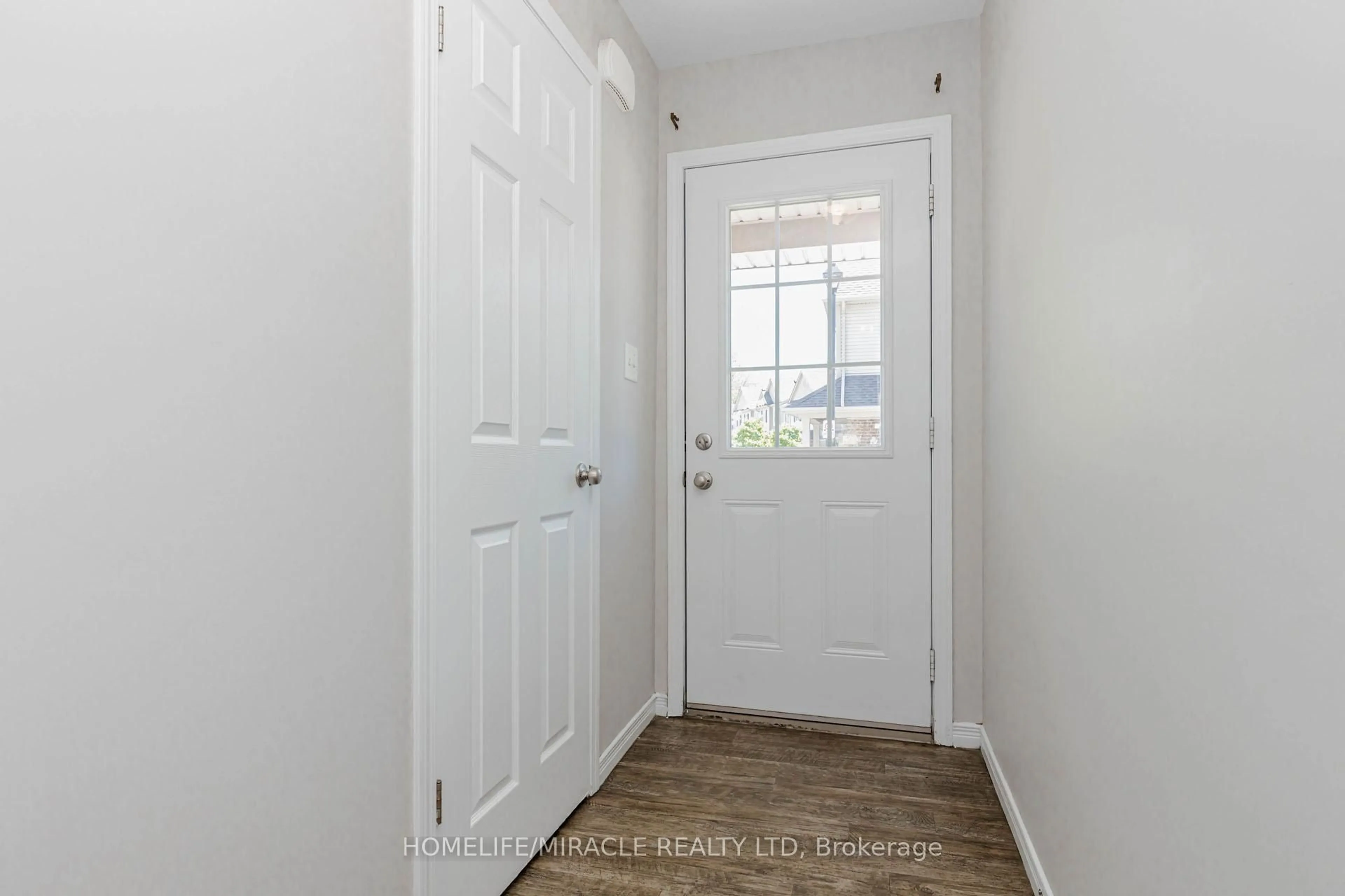 Indoor entryway for 50 Pinnacle Dr #55, Kitchener Ontario N2P 0H8
