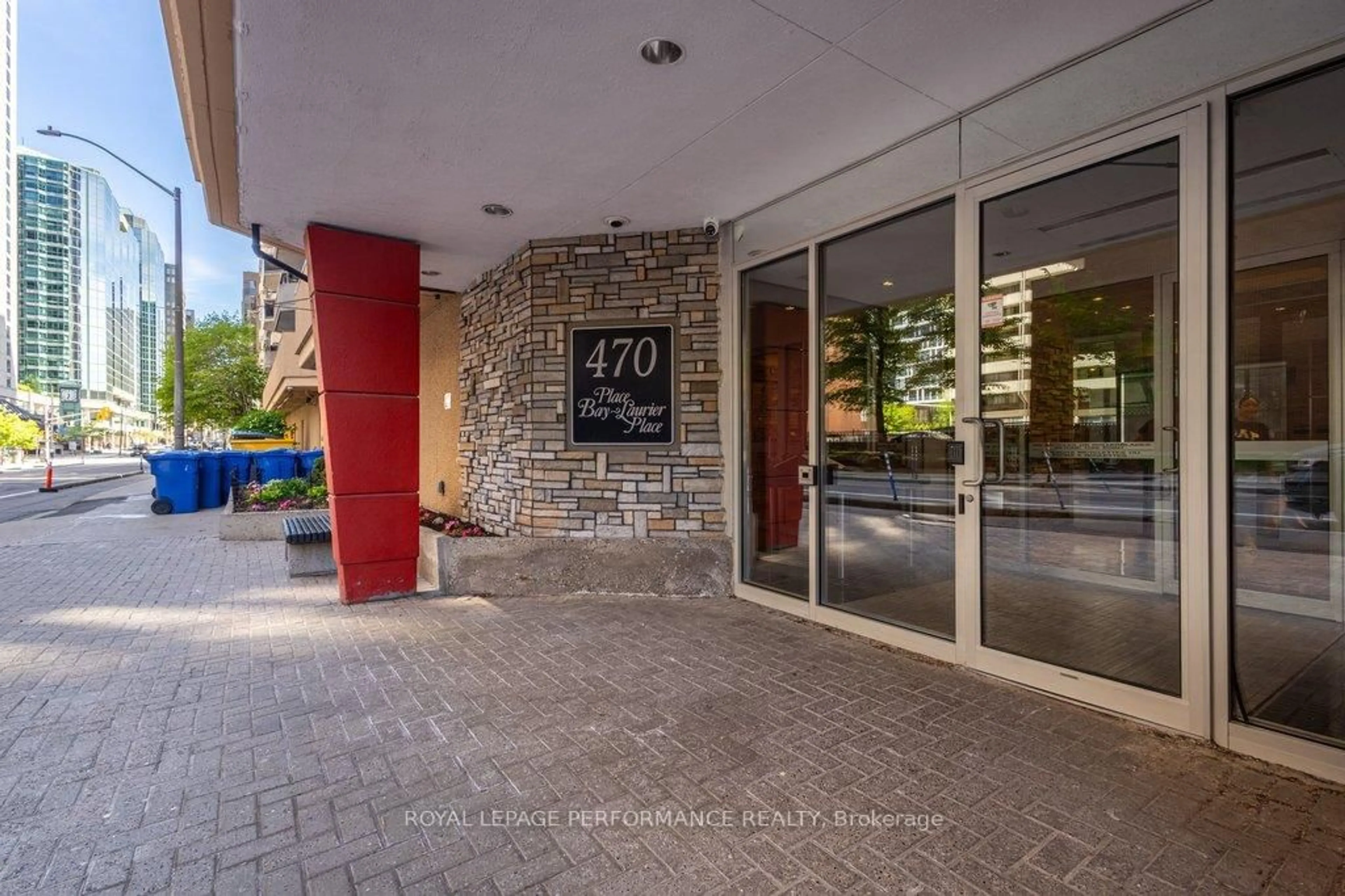 Indoor foyer for 470 Laurier Ave #1705, Ottawa Ontario K1R 7W9