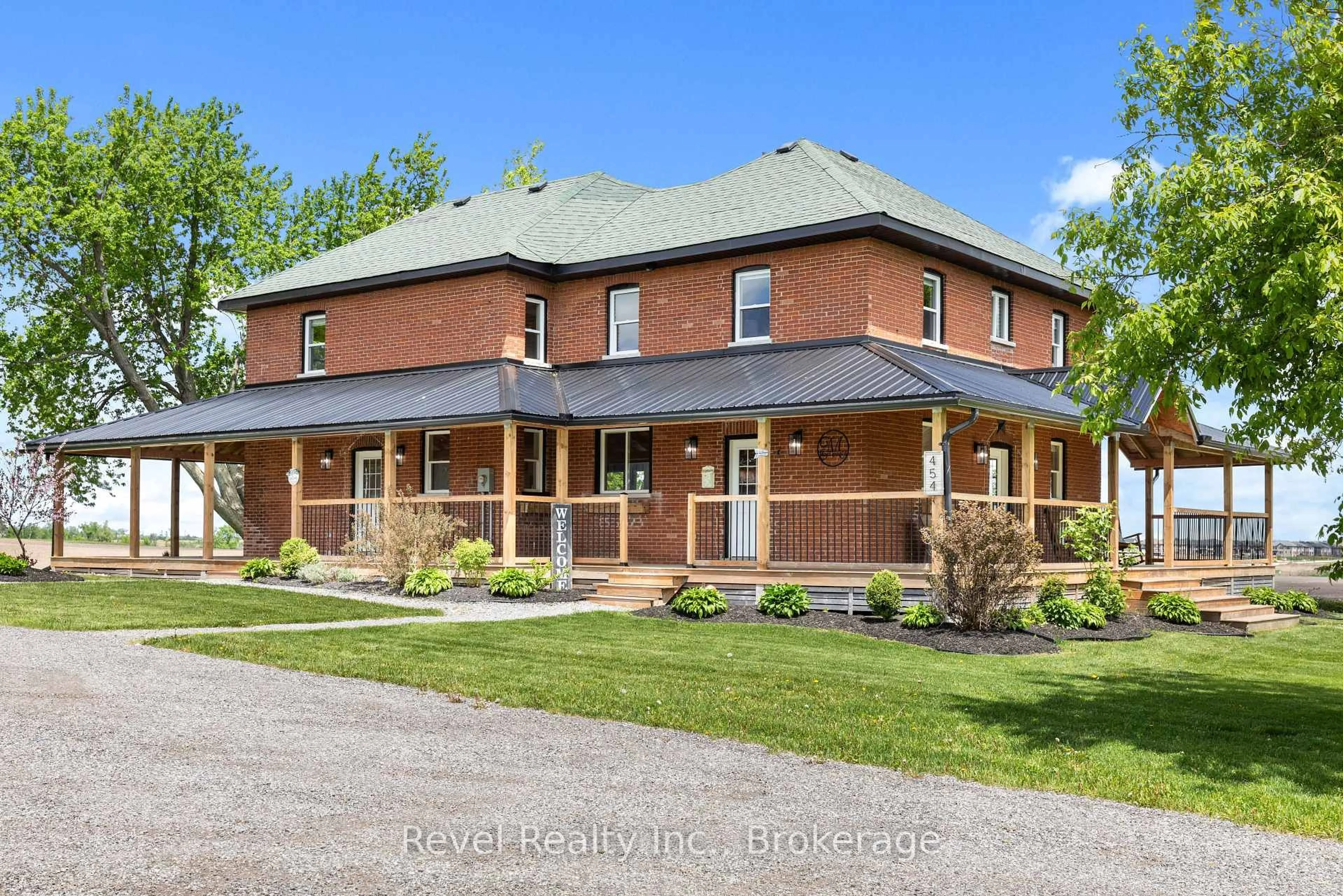 Home with brick exterior material, building for 454 Colborne St, Kawartha Lakes Ontario K9V 4R1