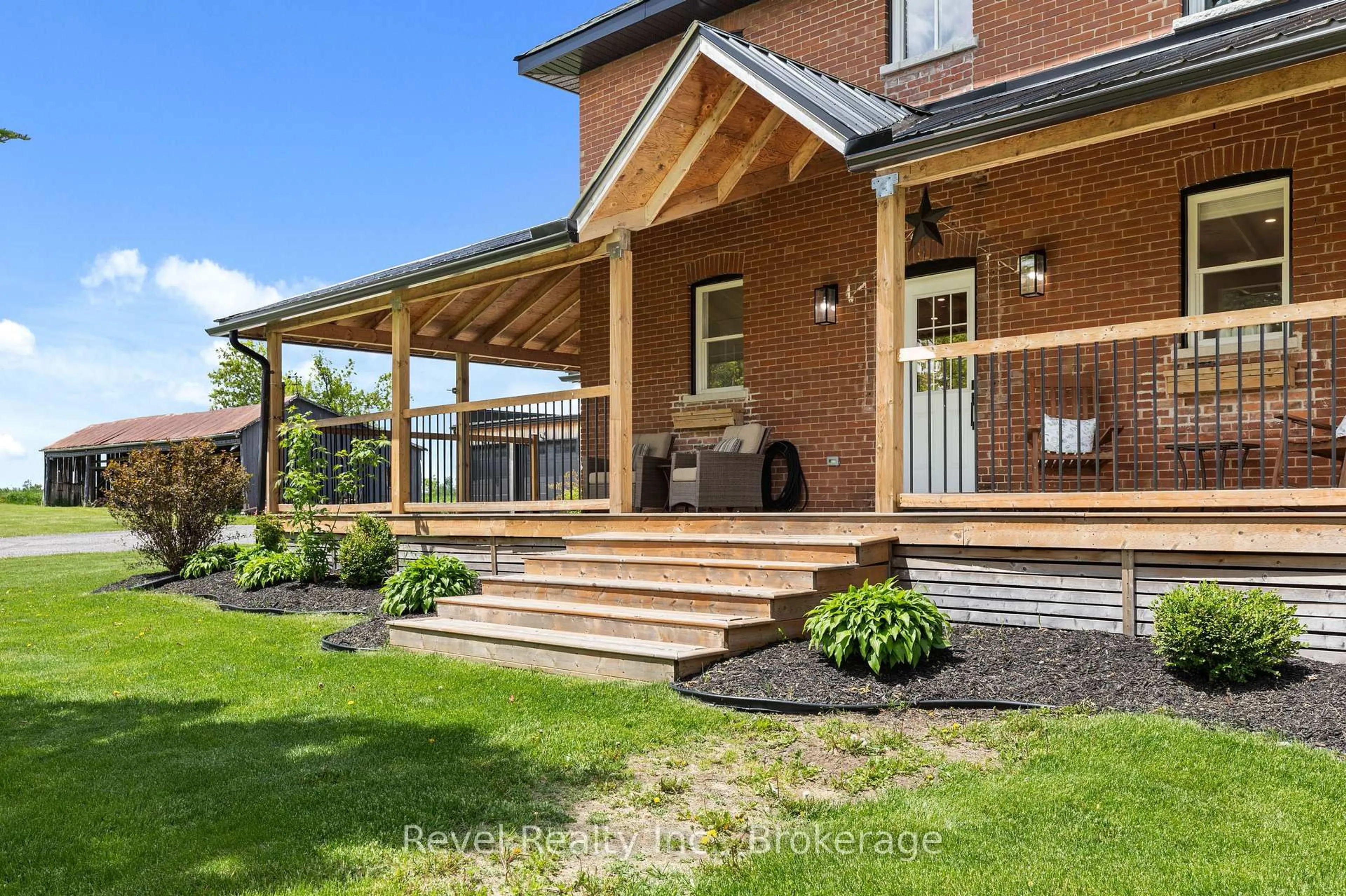 Home with brick exterior material, unknown for 454 Colborne St, Kawartha Lakes Ontario K9V 4R1