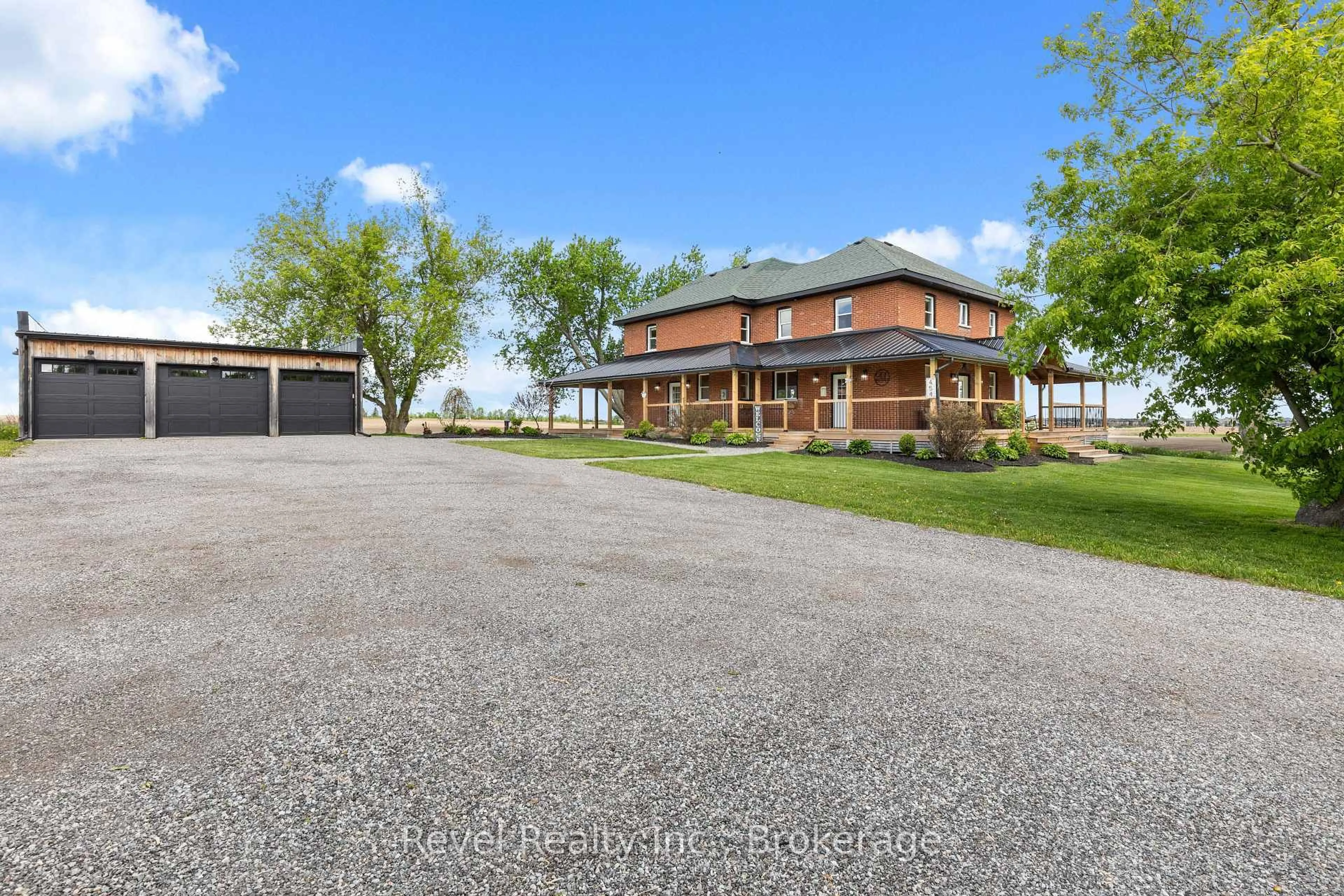 A pic from outside/outdoor area/front of a property/back of a property/a pic from drone, unknown for 454 Colborne St, Kawartha Lakes Ontario K9V 4R1
