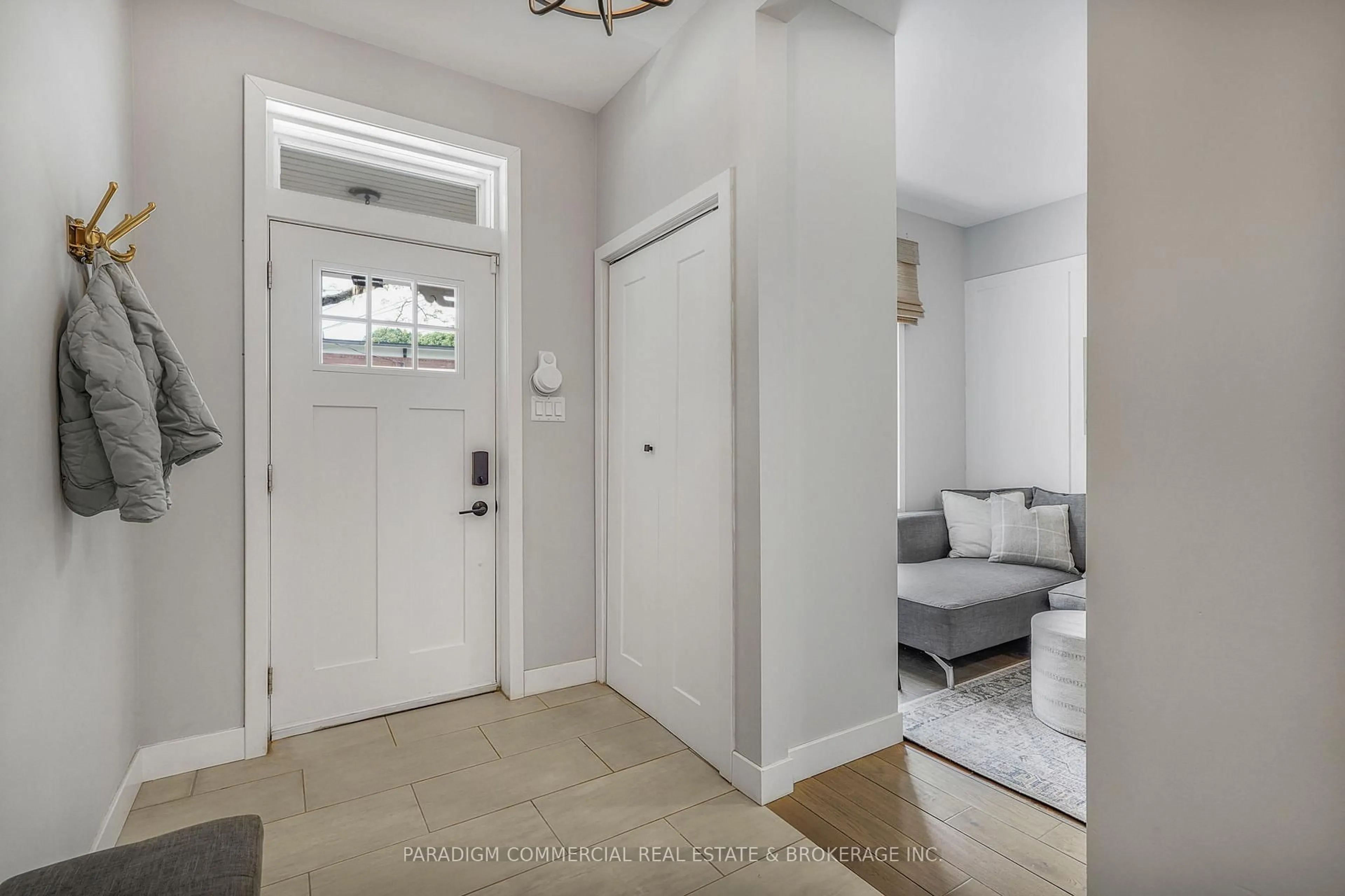 Indoor entryway for 7 Craig St, Ottawa Ontario K1S 4B6