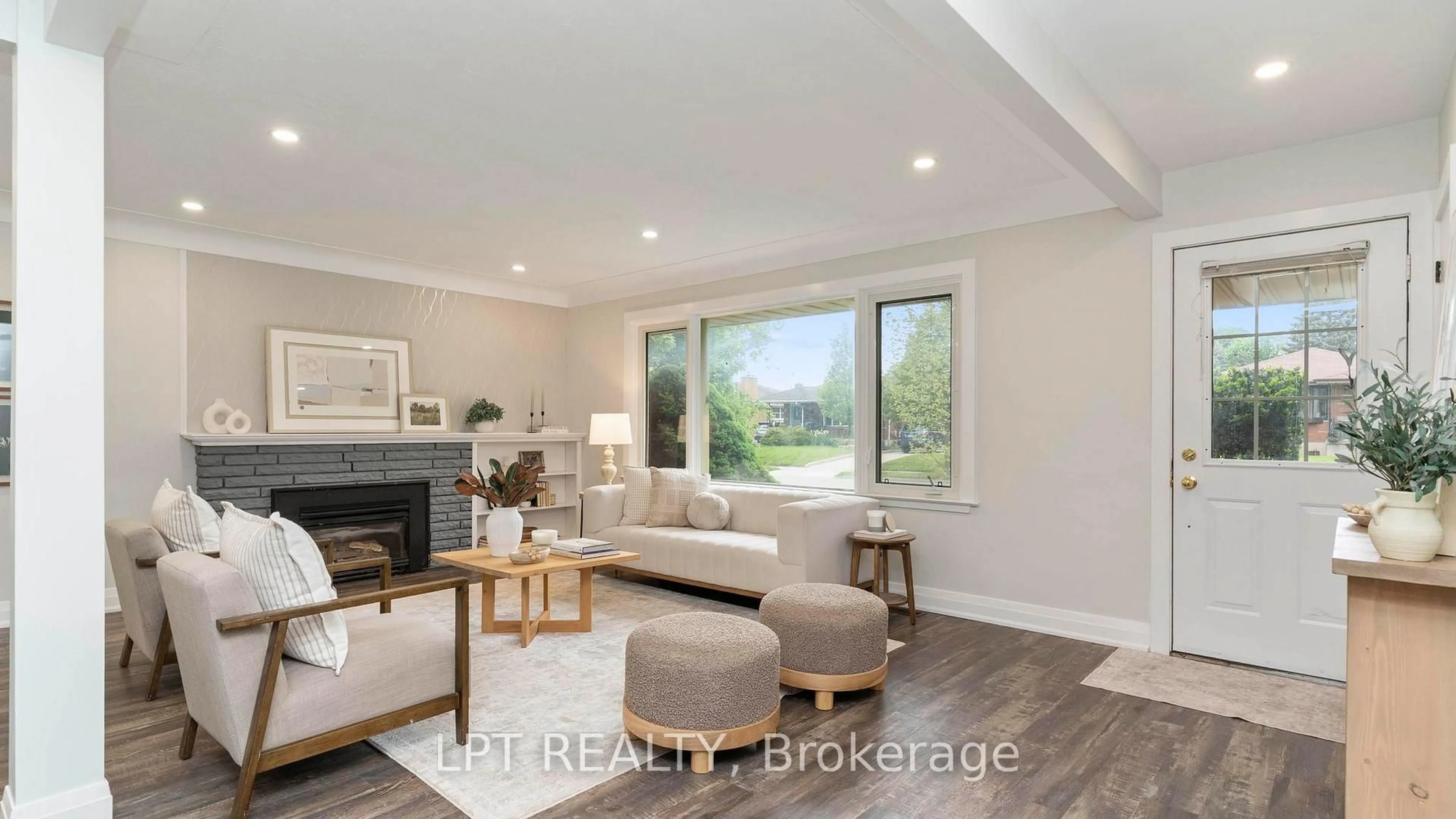 Living room with furniture, wood/laminate floor for 637 Ross St, London East Ontario N5Y 3V8