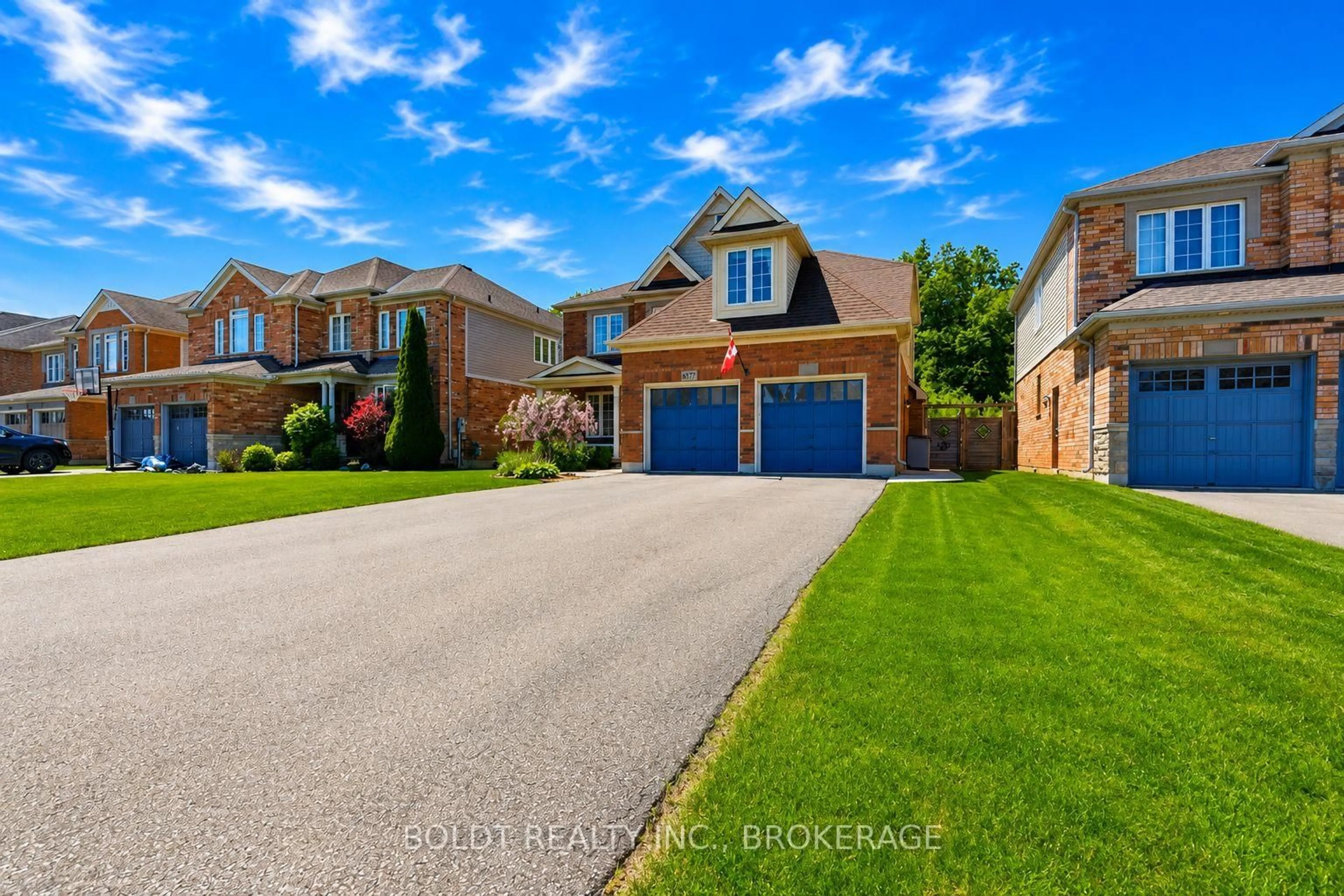 A pic from outside/outdoor area/front of a property/back of a property/a pic from drone, street for 6577 St. Michael Ave, Niagara Falls Ontario L2H 0C6
