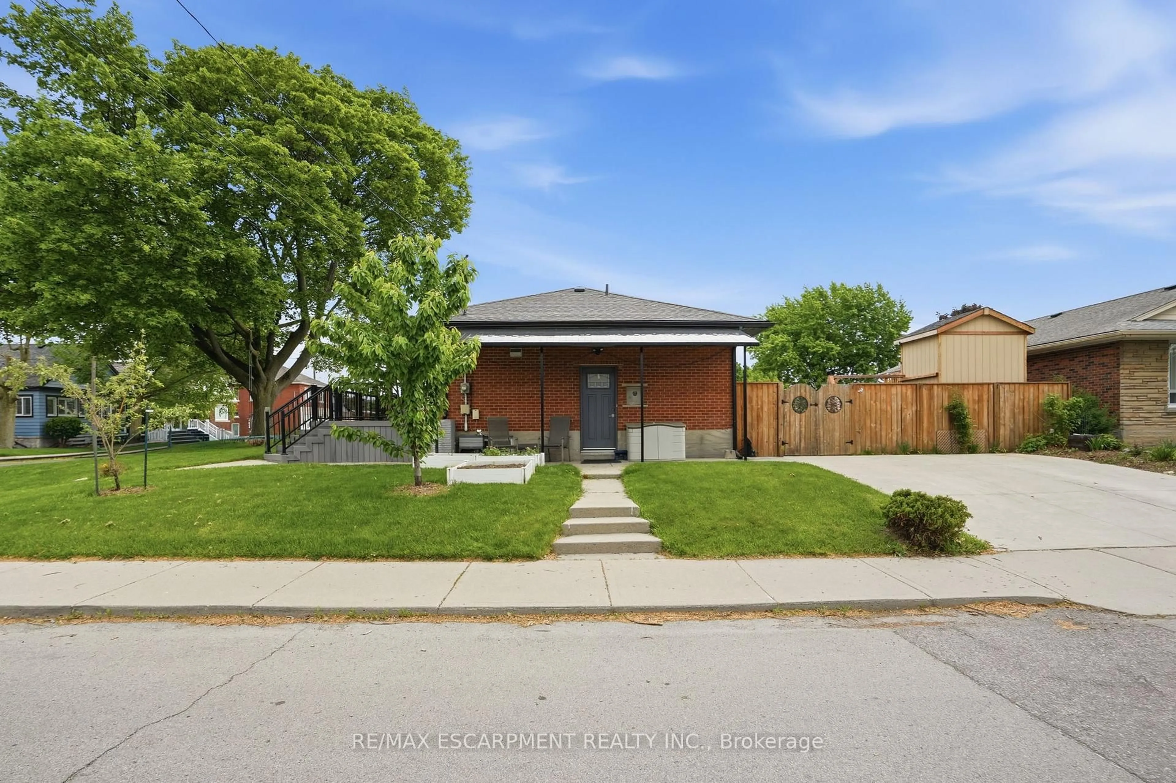 Home with brick exterior material, street for 150 Mountville Ave, Hamilton Ontario L9A 1E7