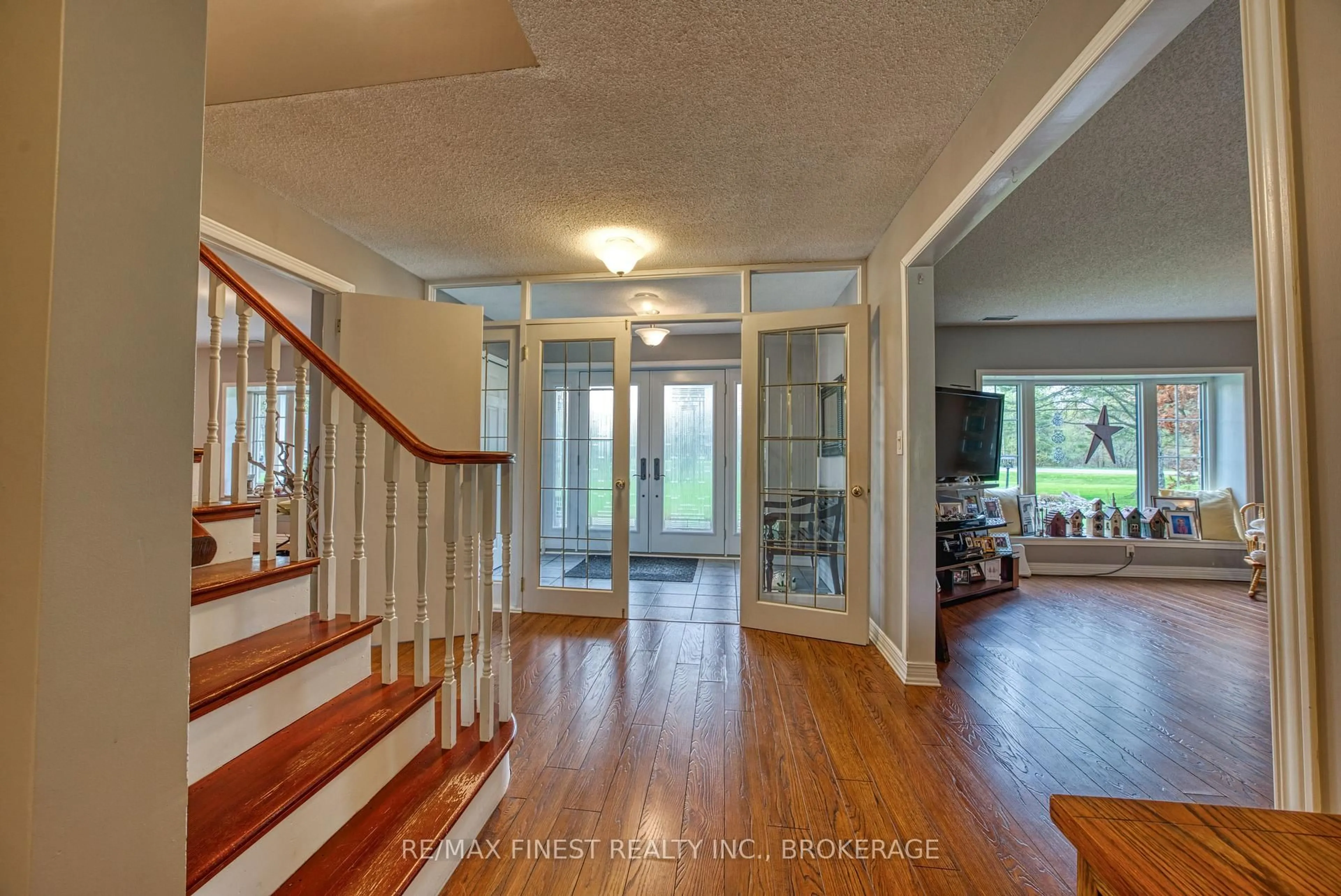 Indoor entryway for 1861 Burbrook Rd, Kingston Ontario K0H 1S0