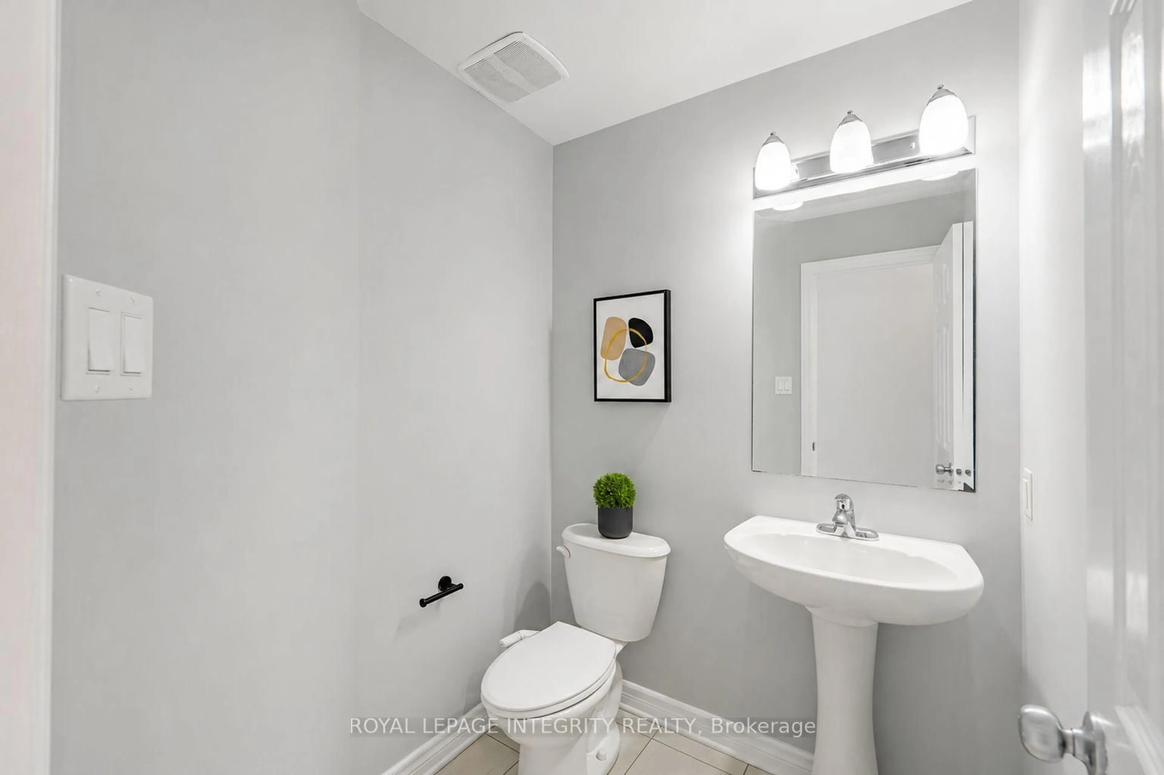 Standard bathroom, ceramic/tile floor for 132 Mancini Way, Ottawa Ontario K2J 3V1