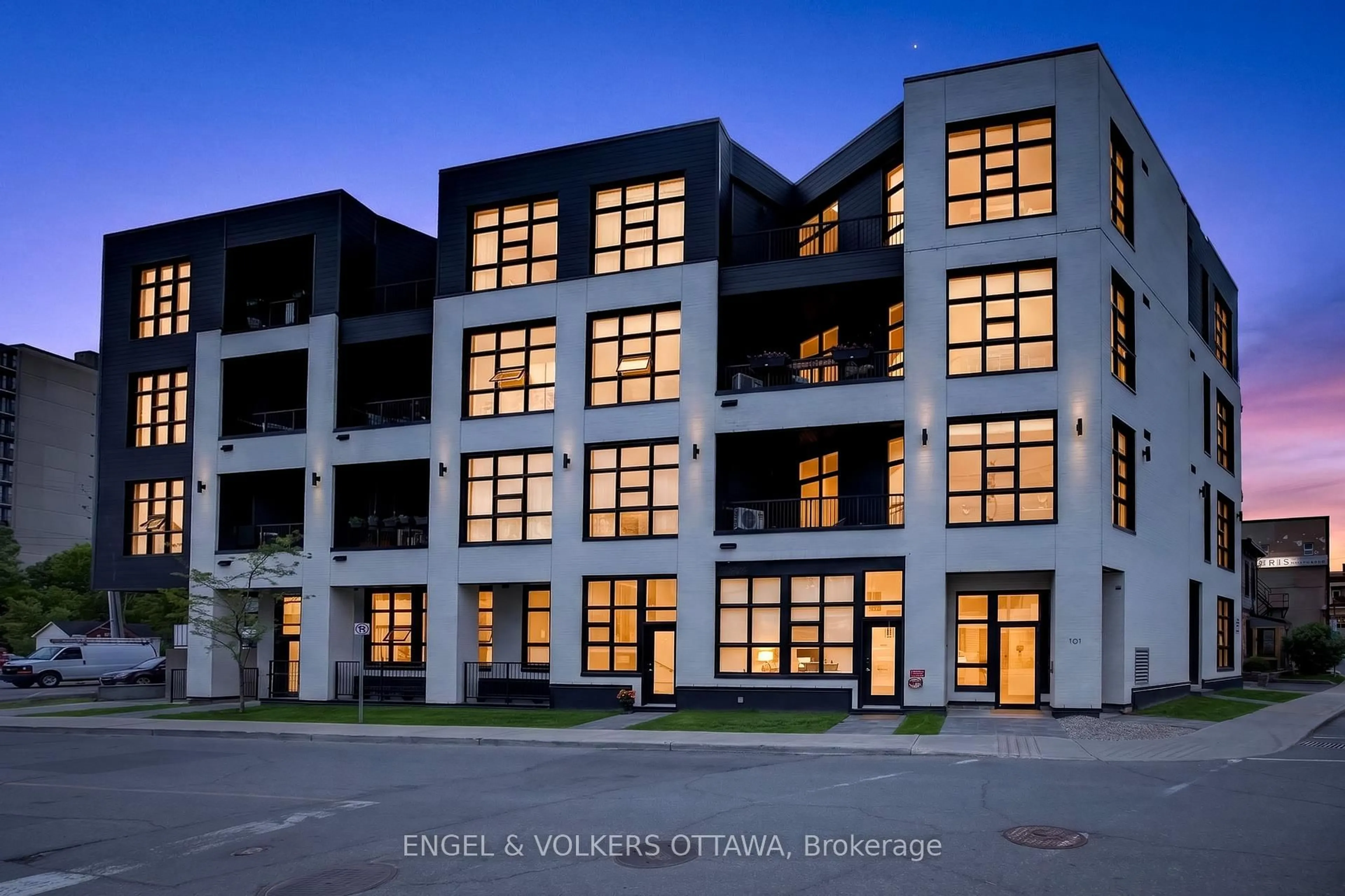 Indoor foyer for 101 Pinhey St #102, Ottawa Ontario K1Y 1V9