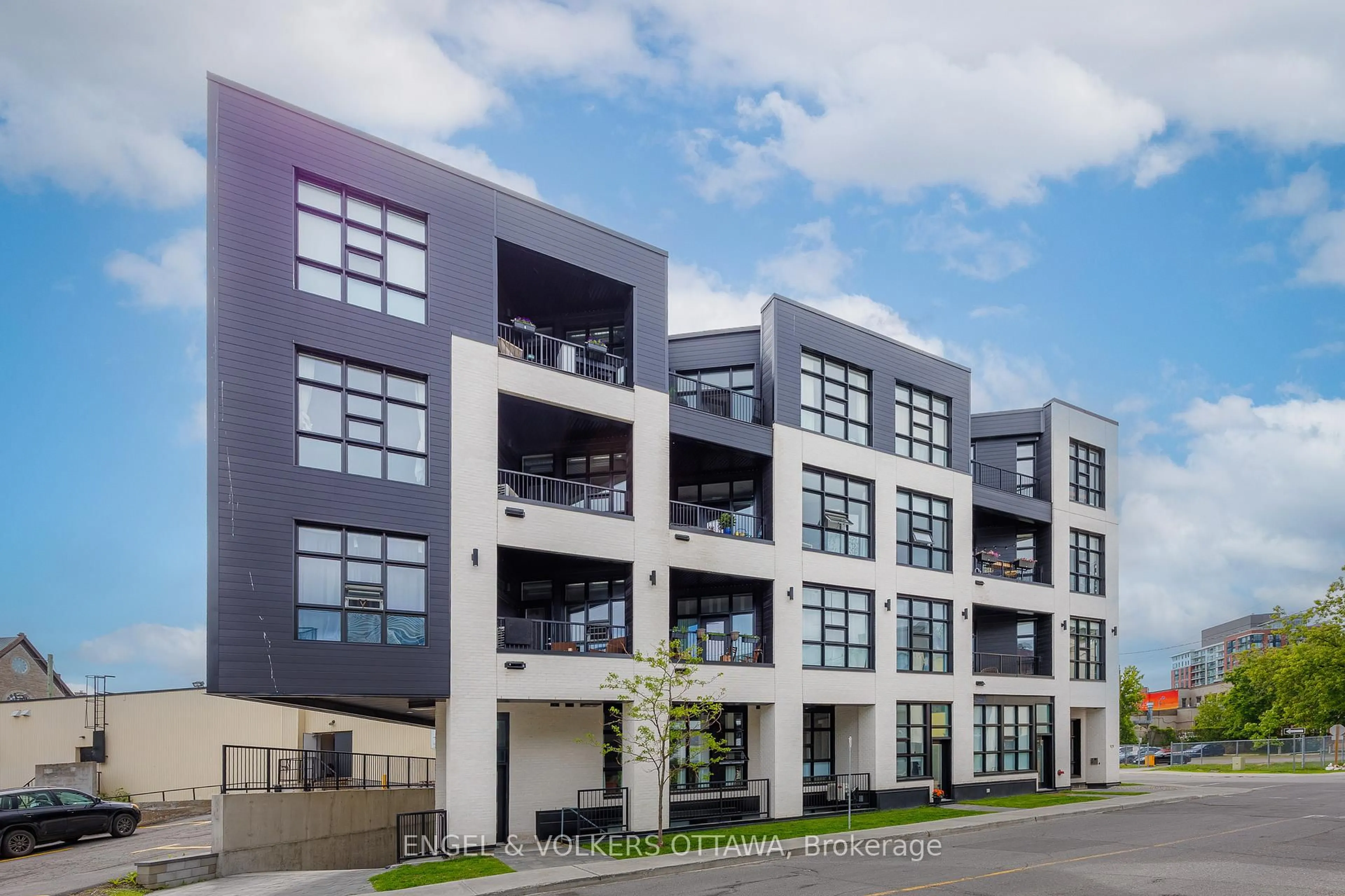 Unknown for 101 Pinhey St #102, Ottawa Ontario K1Y 1V9
