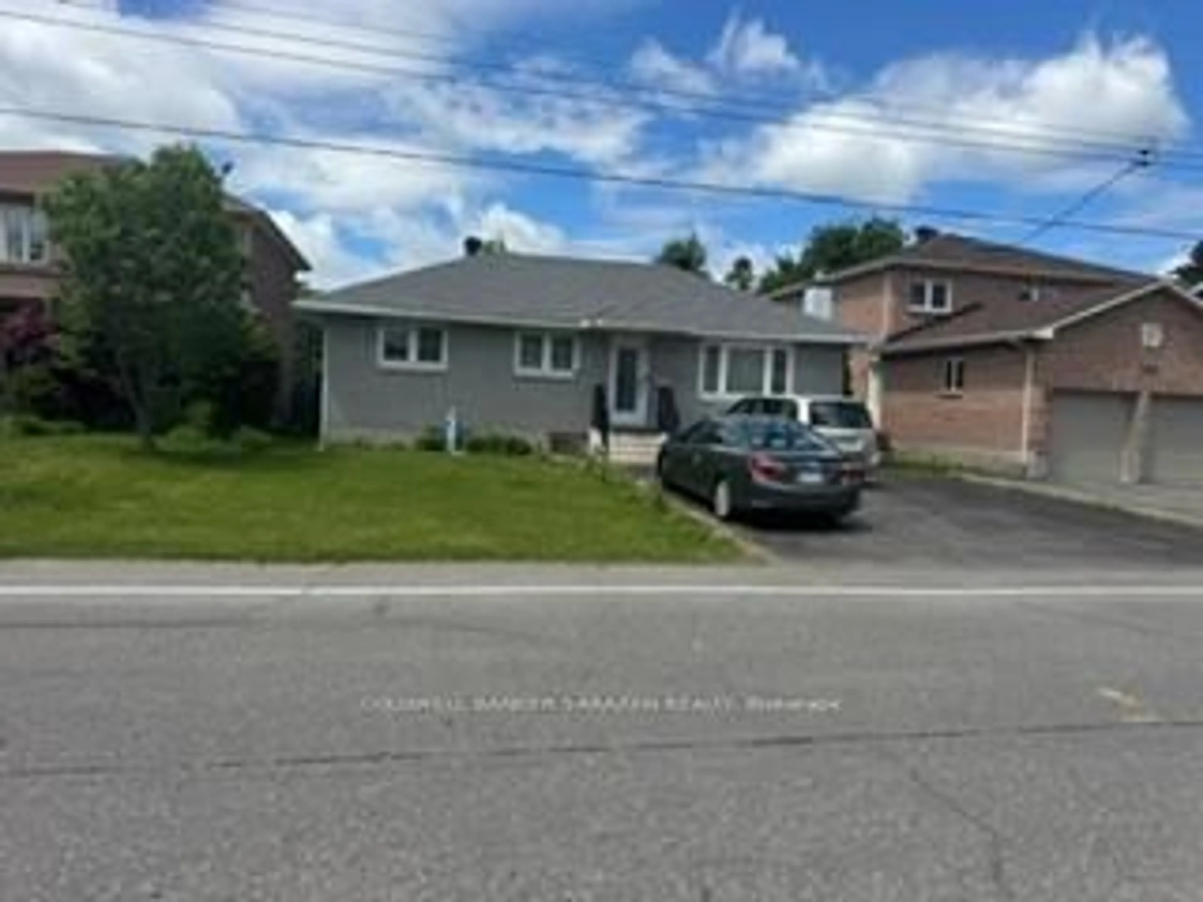 A pic from outside/outdoor area/front of a property/back of a property/a pic from drone, street for 1437 Kingsdale Ave, Ottawa Ontario K1T 1G8