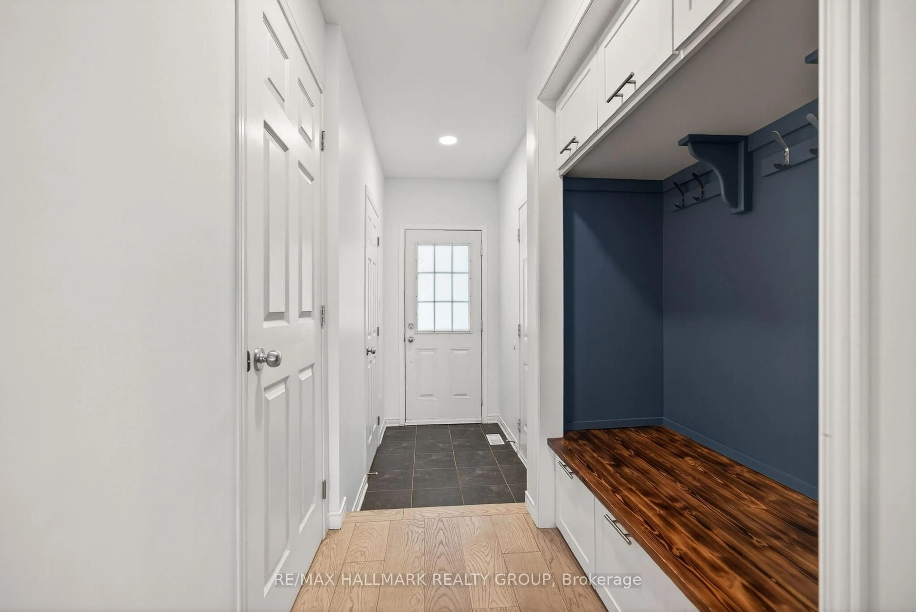 Indoor entryway for 115 Cedardown Private, Ottawa Ontario K2J 0W2
