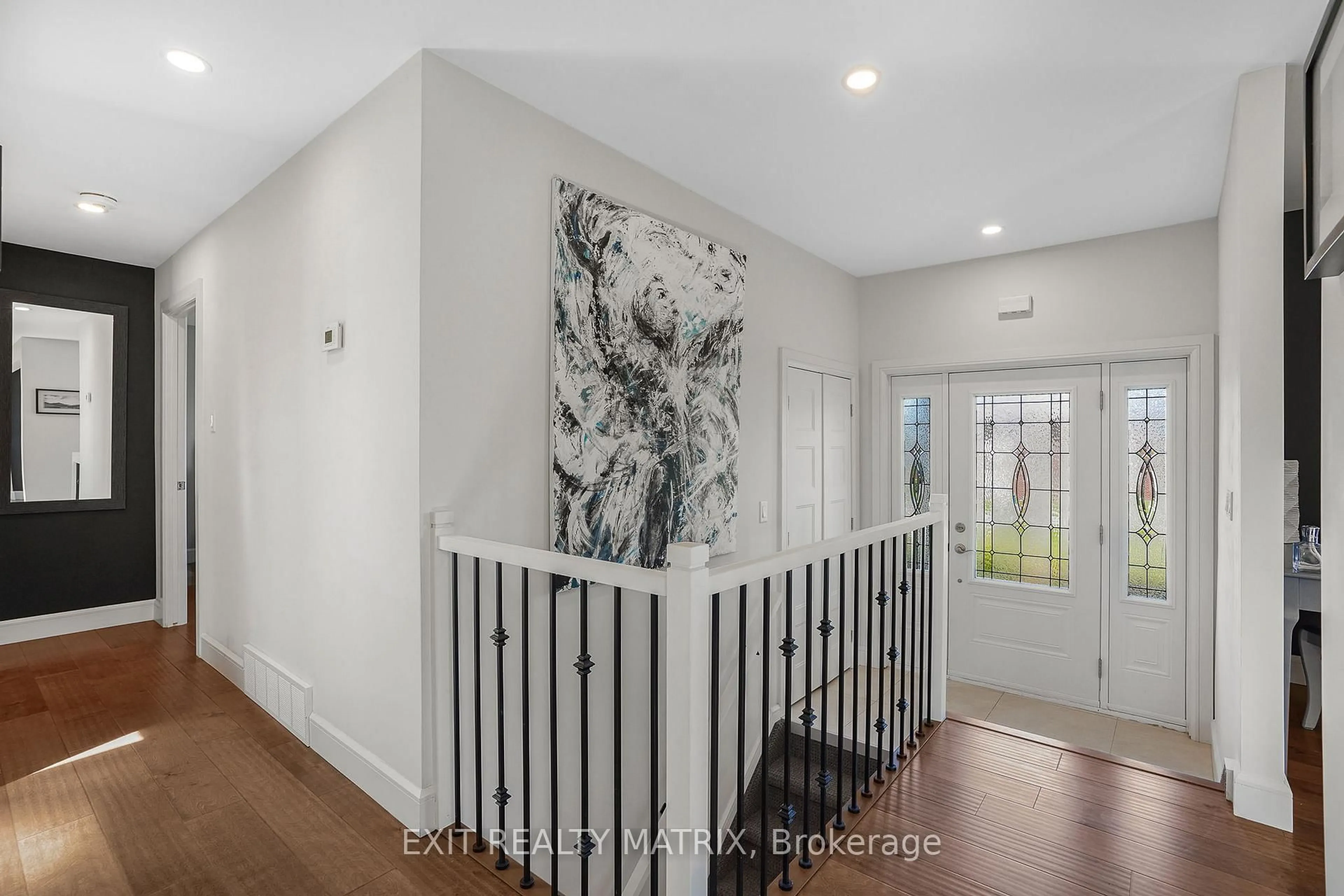 Indoor entryway for 768 Dewhurst Ave, Cornwall Ontario K6J 5H4