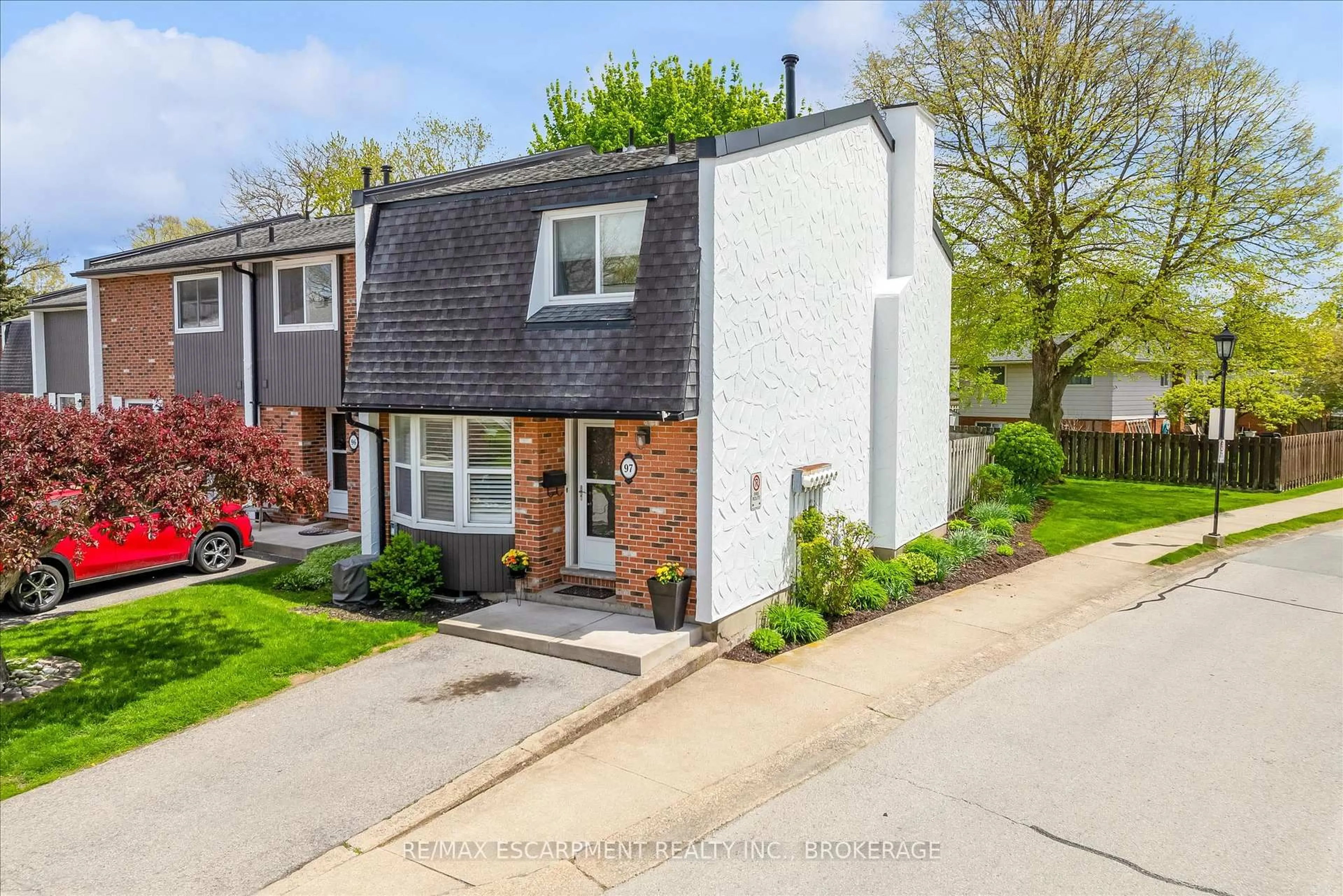 A pic from outside/outdoor area/front of a property/back of a property/a pic from drone, street for 77 LINWELL Rd #97, St. Catharines Ontario L2N 6R1
