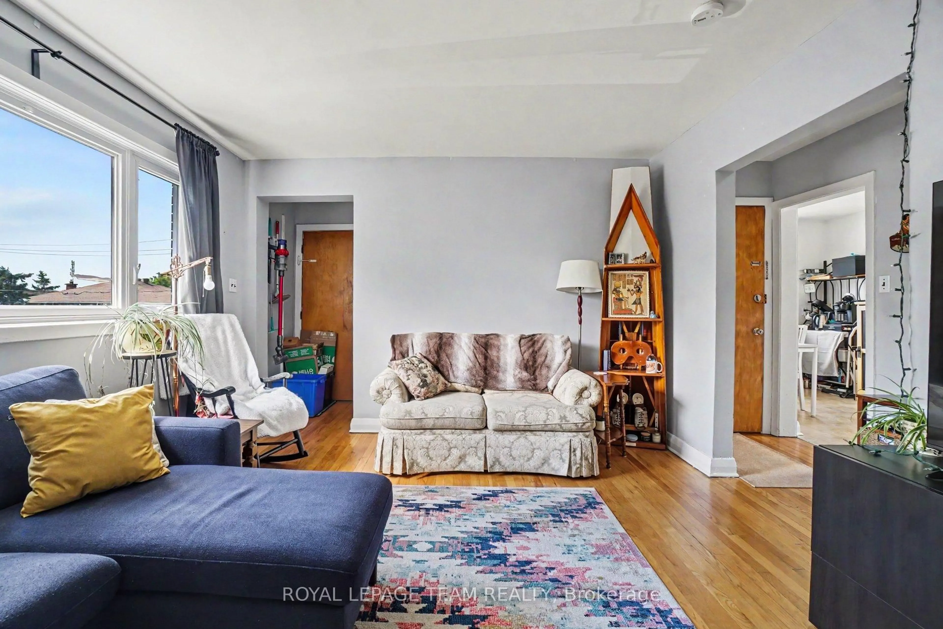 Living room with furniture, unknown for 707 Edison Ave, Ottawa Ontario K2A 1W2