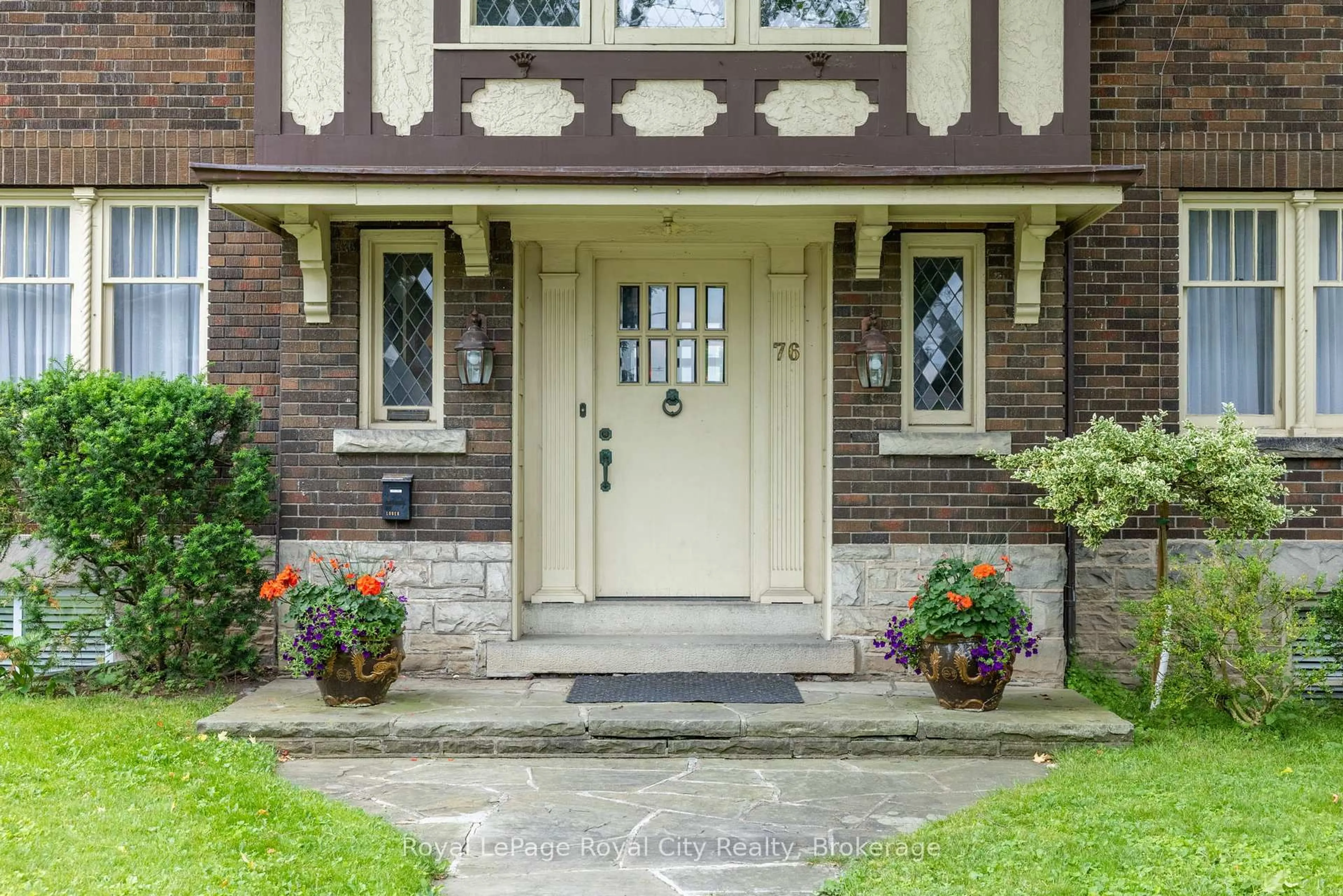 Home with brick exterior material, street for 76 London Rd, Guelph Ontario N1H 2B7