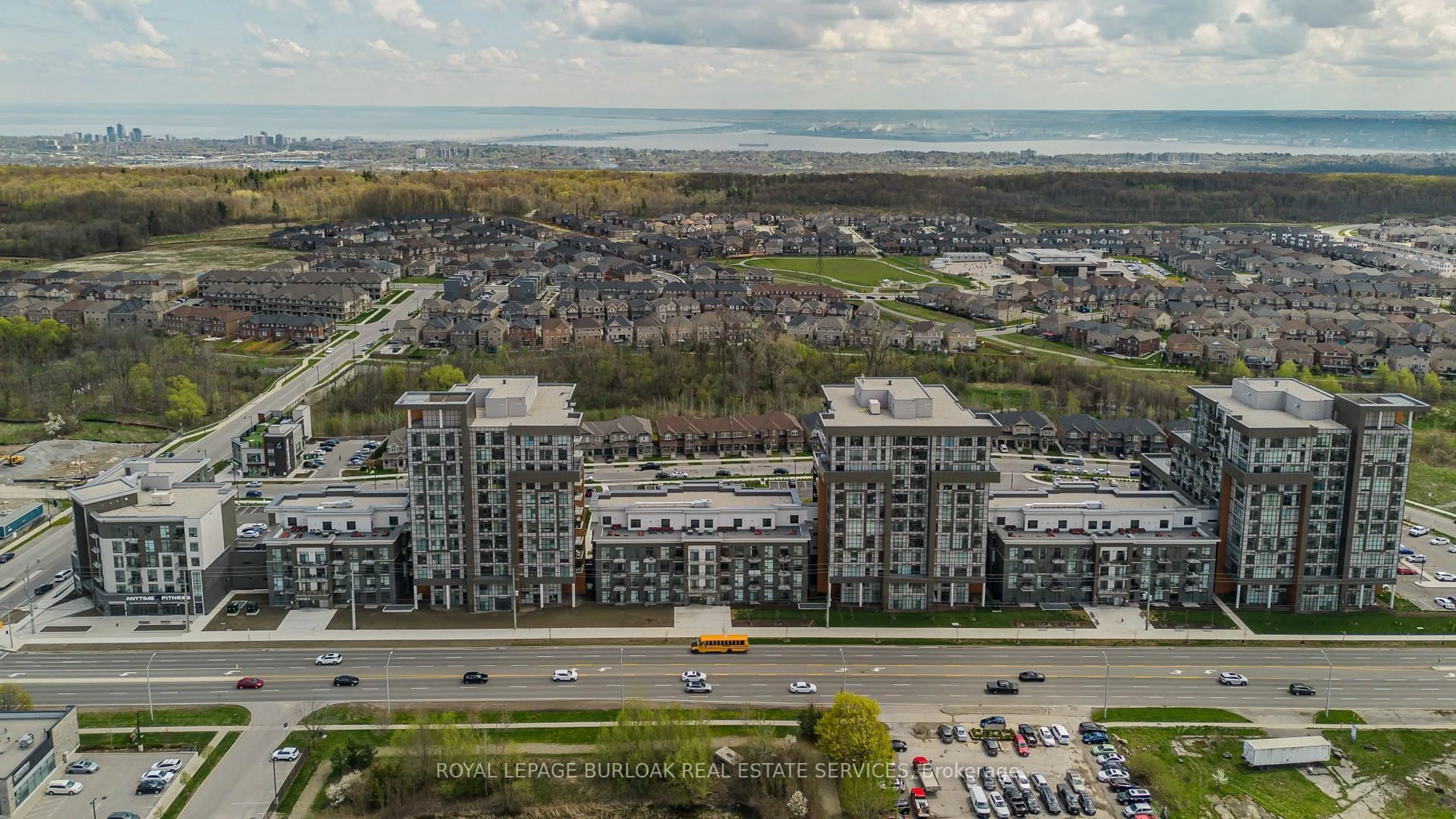 A pic from outside/outdoor area/front of a property/back of a property/a pic from drone, city buildings view from balcony for 470 Dundas St #317, Hamilton Ontario L8B 2A6