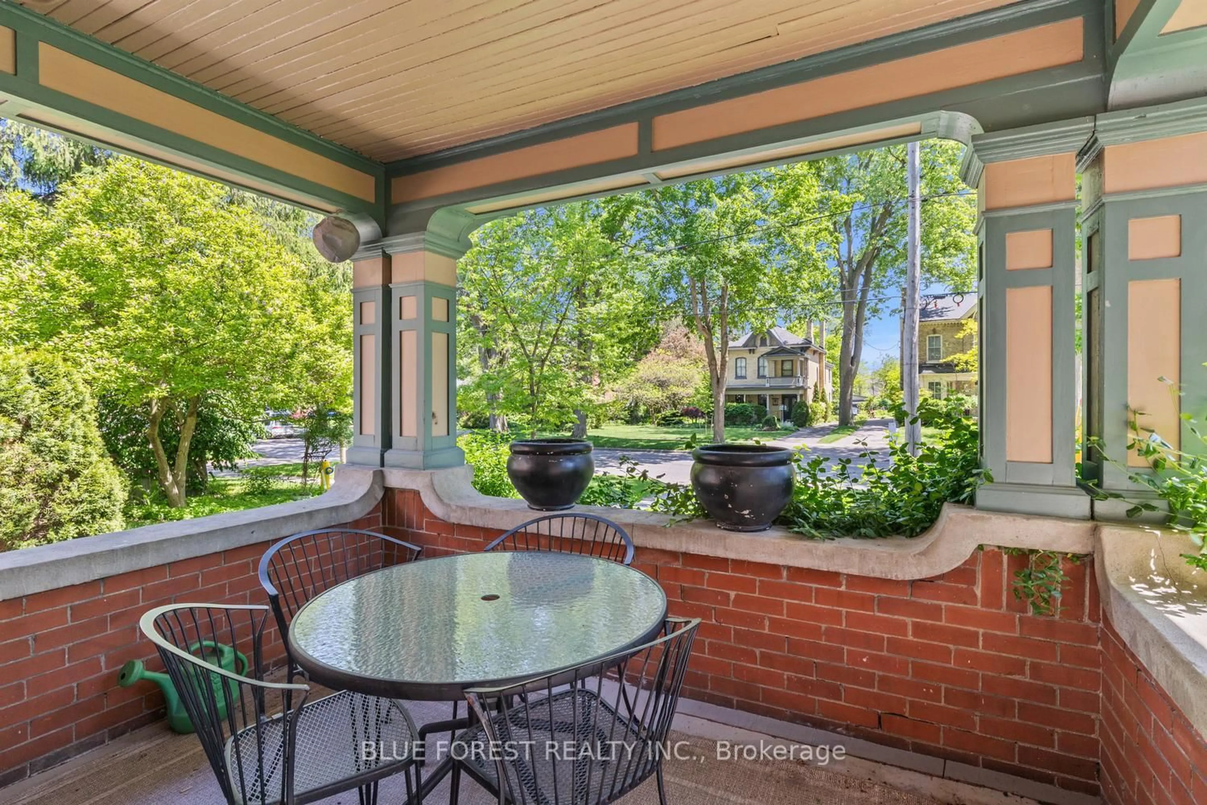Patio, street for 368 St James St, London East Ontario N6A 1X7