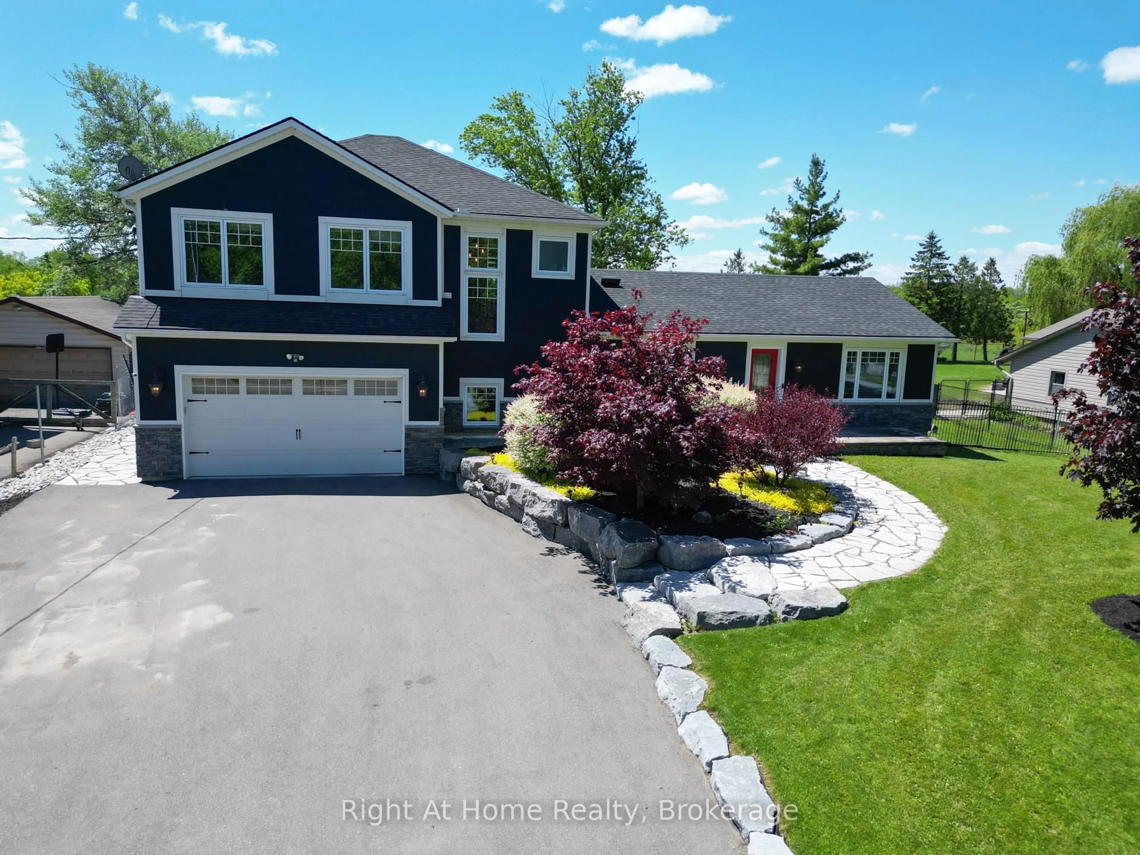 A pic from outside/outdoor area/front of a property/back of a property/a pic from drone, unknown for 367 Golf Club Rd, Hamilton Ontario L0R 1P0