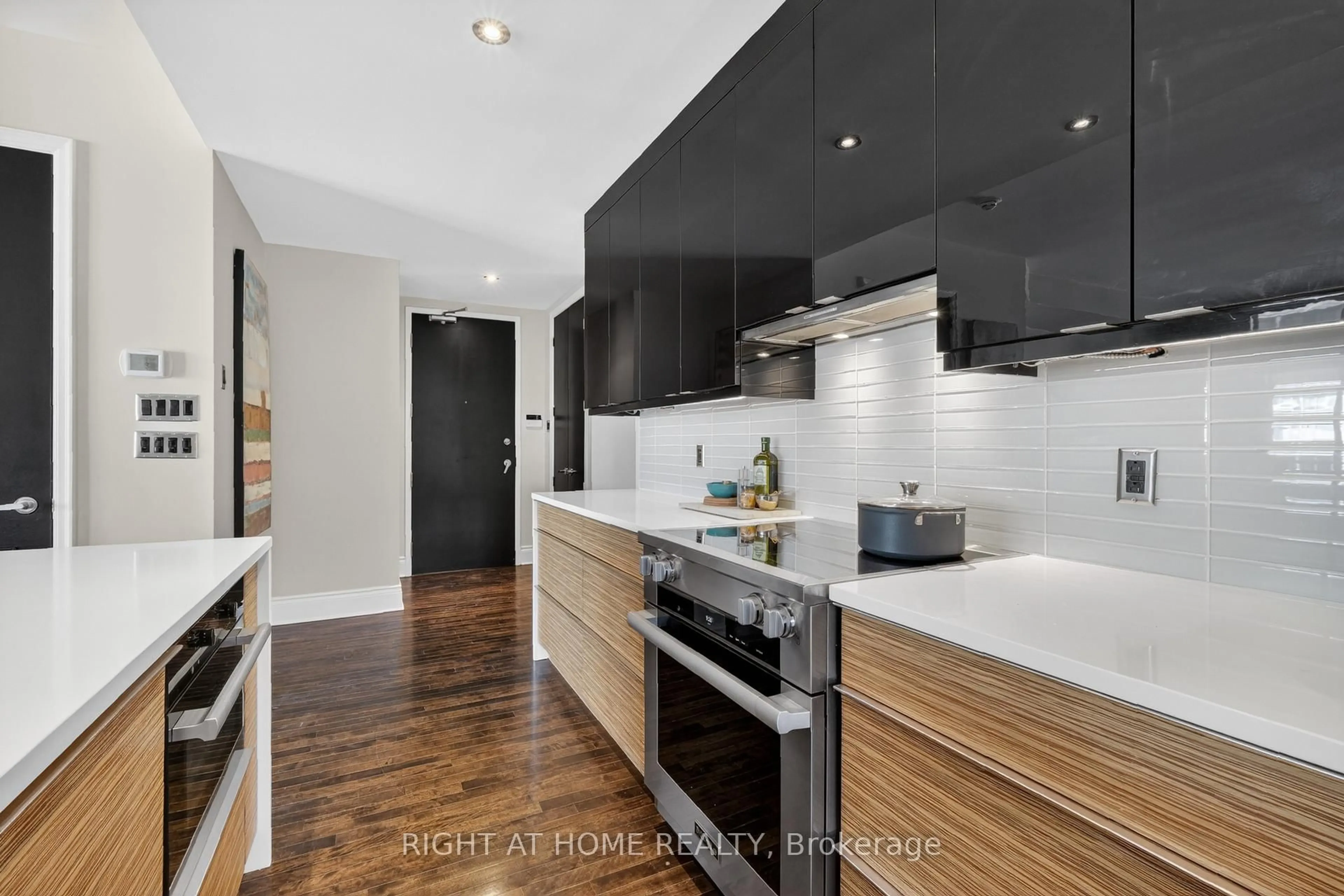 Contemporary kitchen, wood/laminate floor for 374 Cooper St #901, Ottawa Ontario K2P 2P4