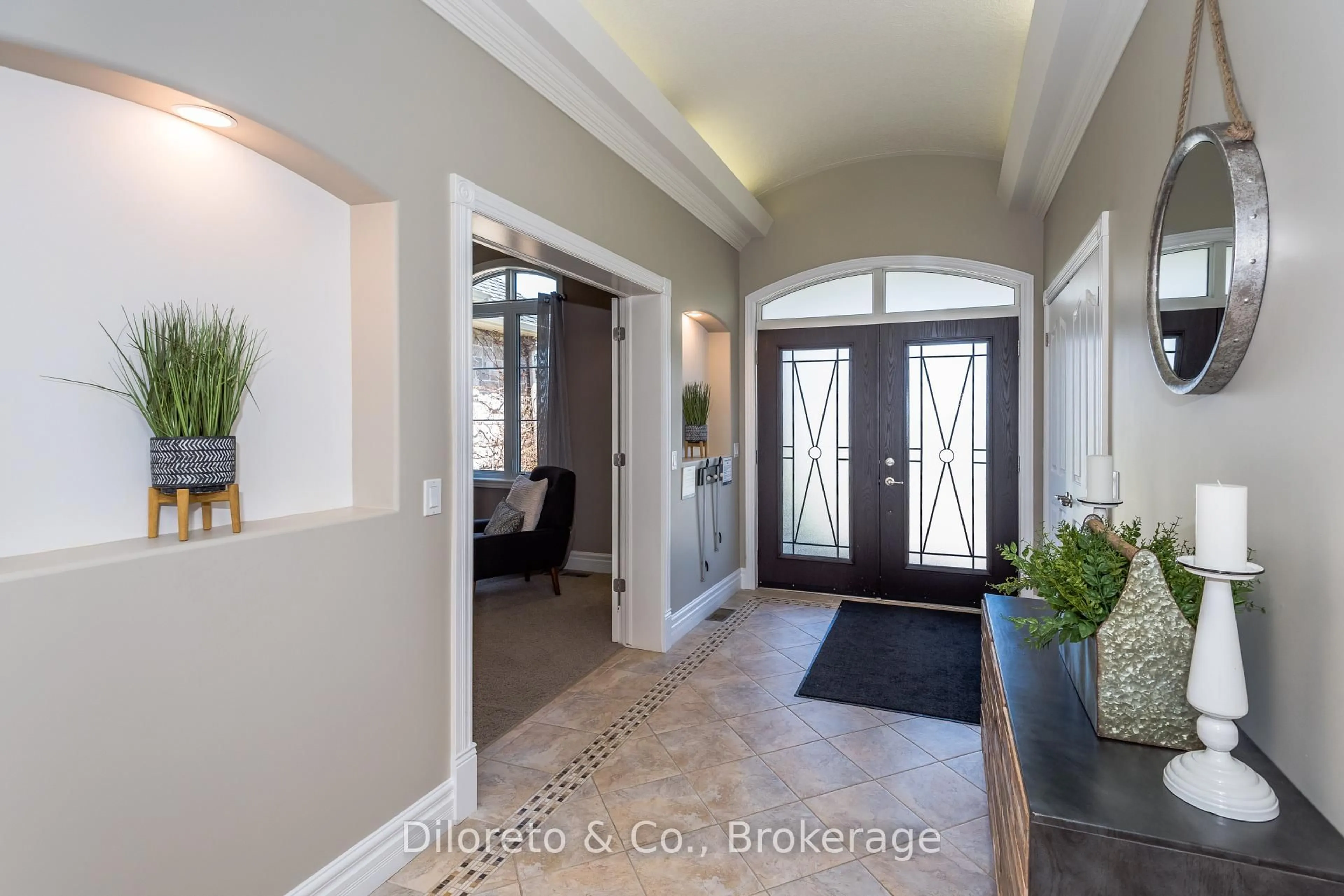 Indoor entryway for 7307 Sideroad 5 Rd #C, Wellington North Ontario N0G 2E0