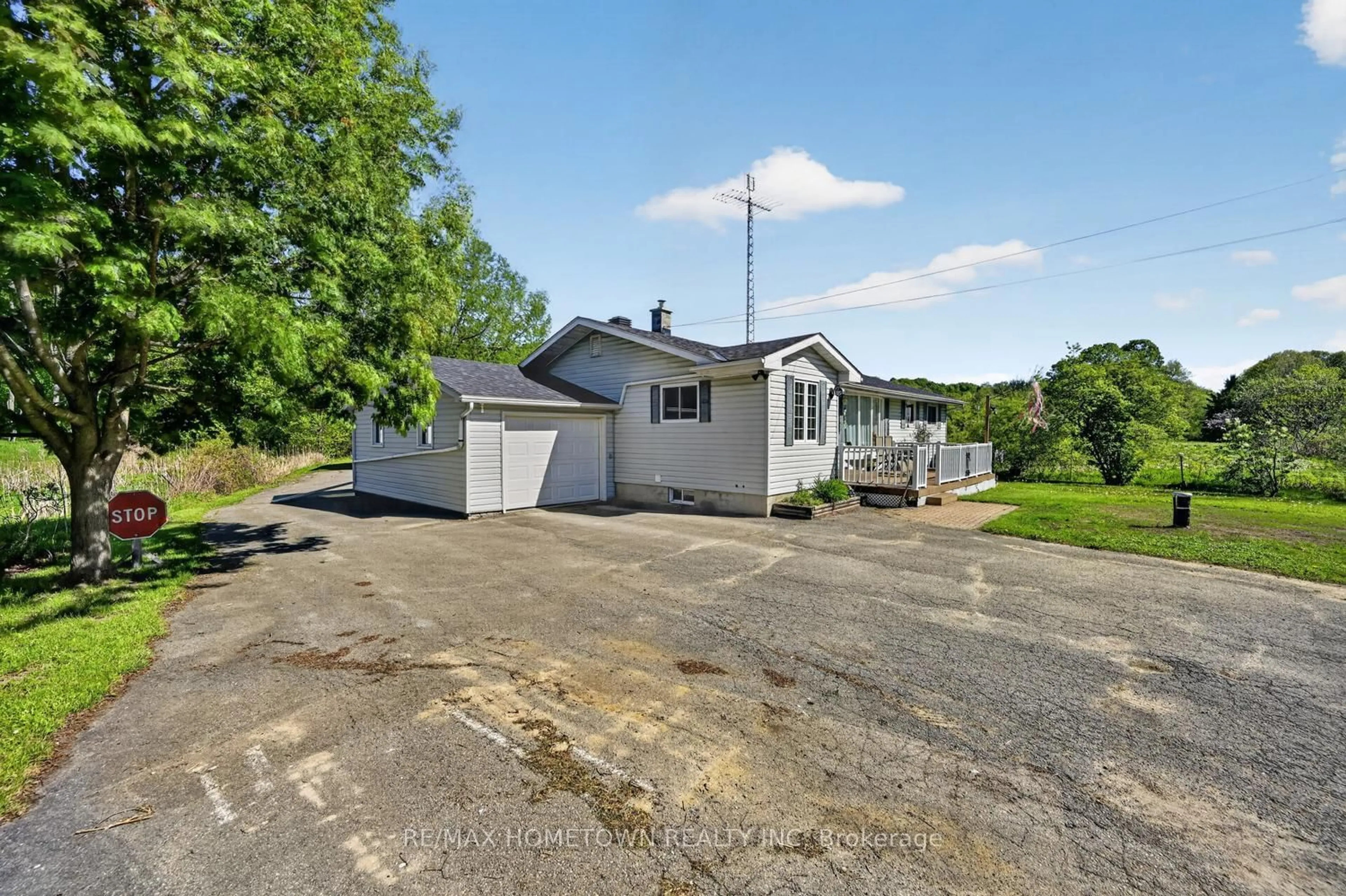 A pic from outside/outdoor area/front of a property/back of a property/a pic from drone, street for 1404 Hallecks Rd, Elizabethtown-Kitley Ontario K6V 5T3