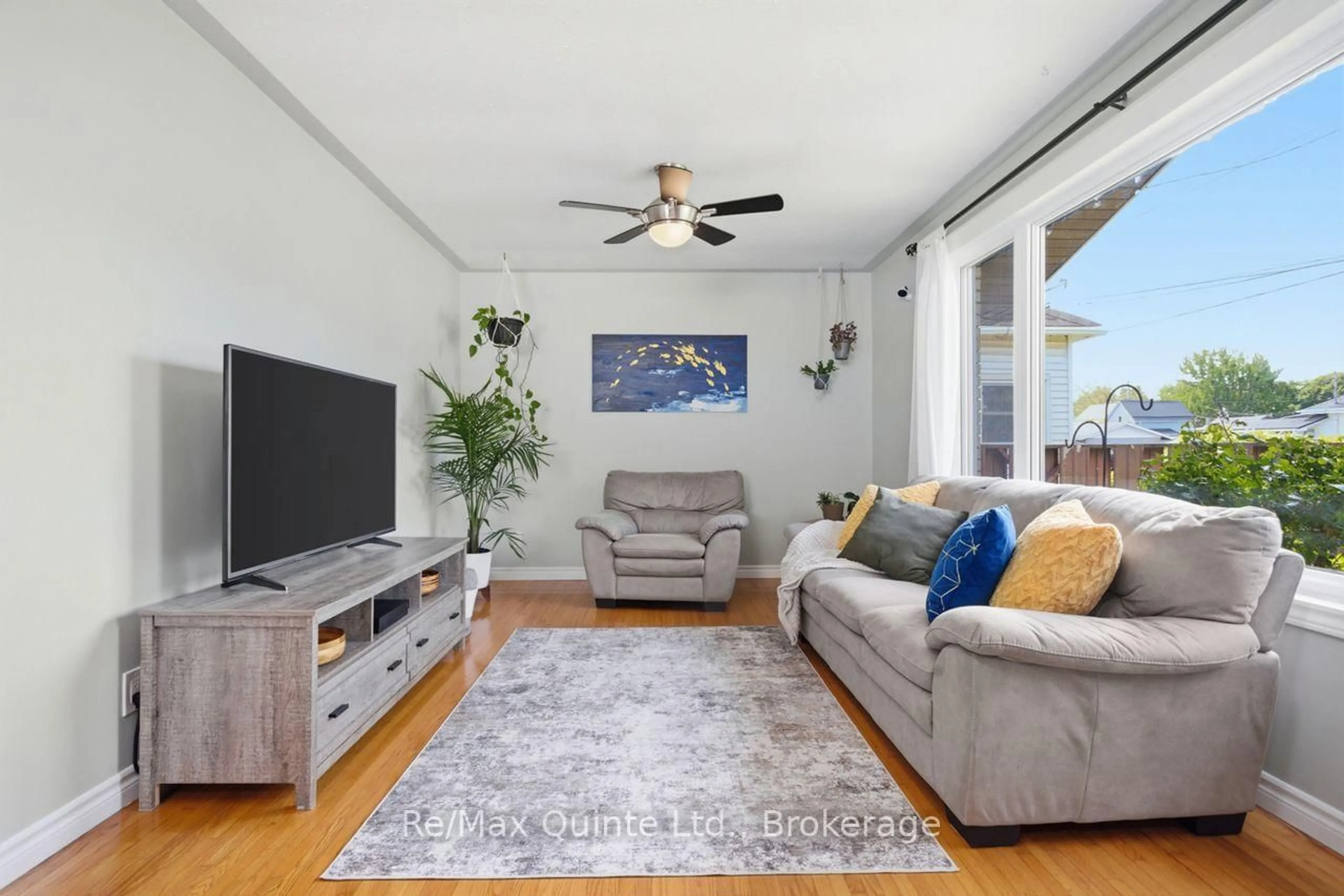 Living room with furniture, unknown for 40 MCCANN St, Quinte West Ontario K8V 1W1