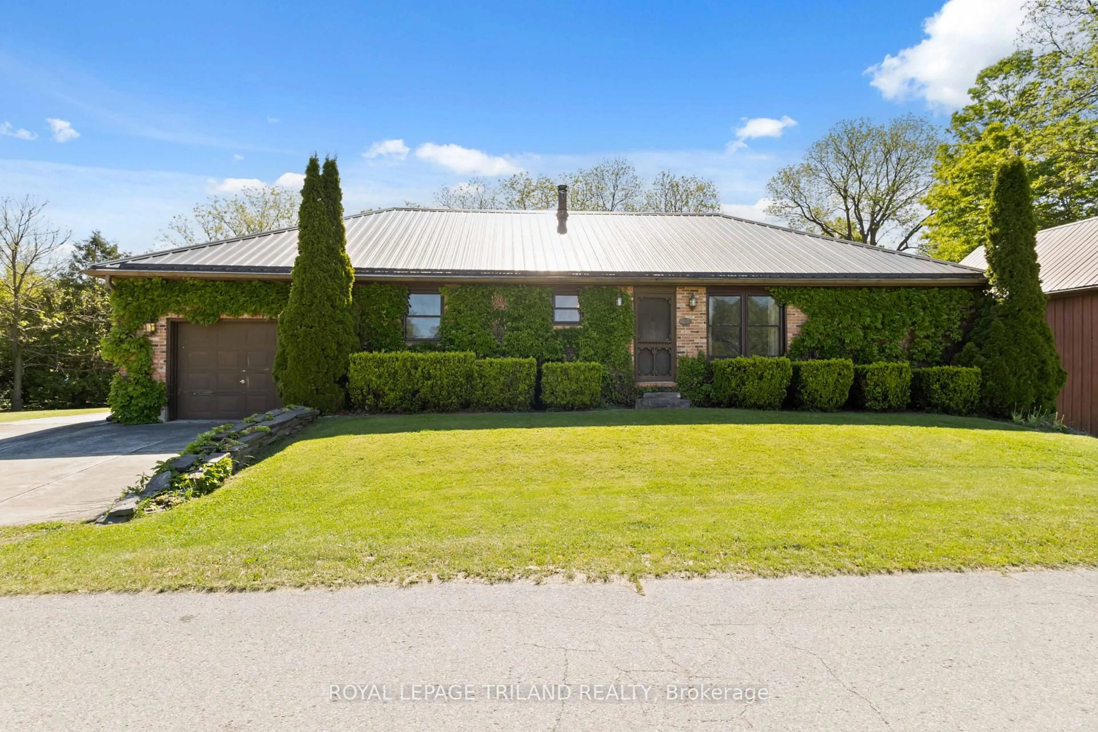 A pic from outside/outdoor area/front of a property/back of a property/a pic from drone, street for 271 Anna St, North Middlesex Ontario N0M 2K0