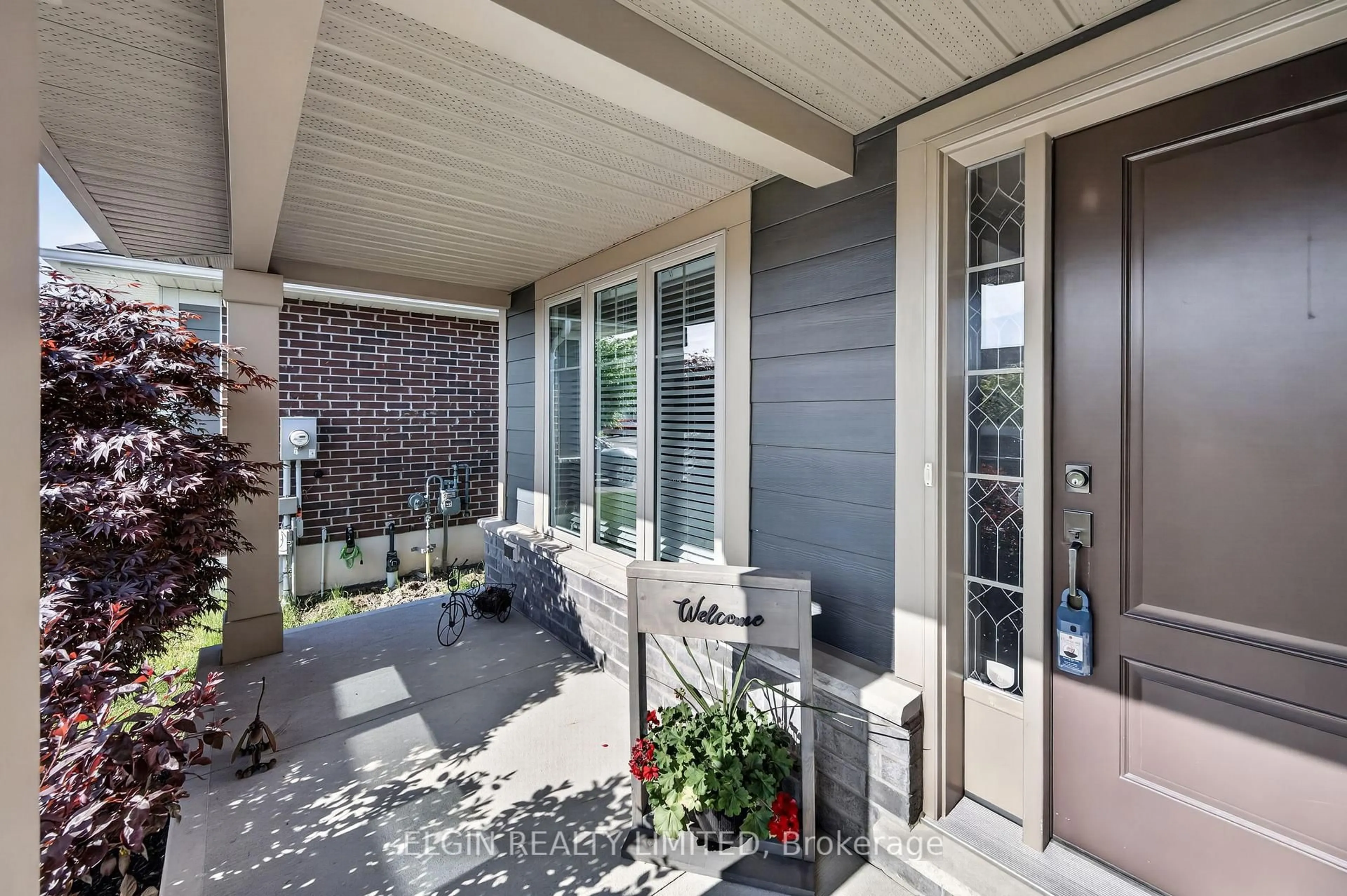 Indoor entryway for 8 Ashberry Pl, St. Thomas Ontario N5R 0H7