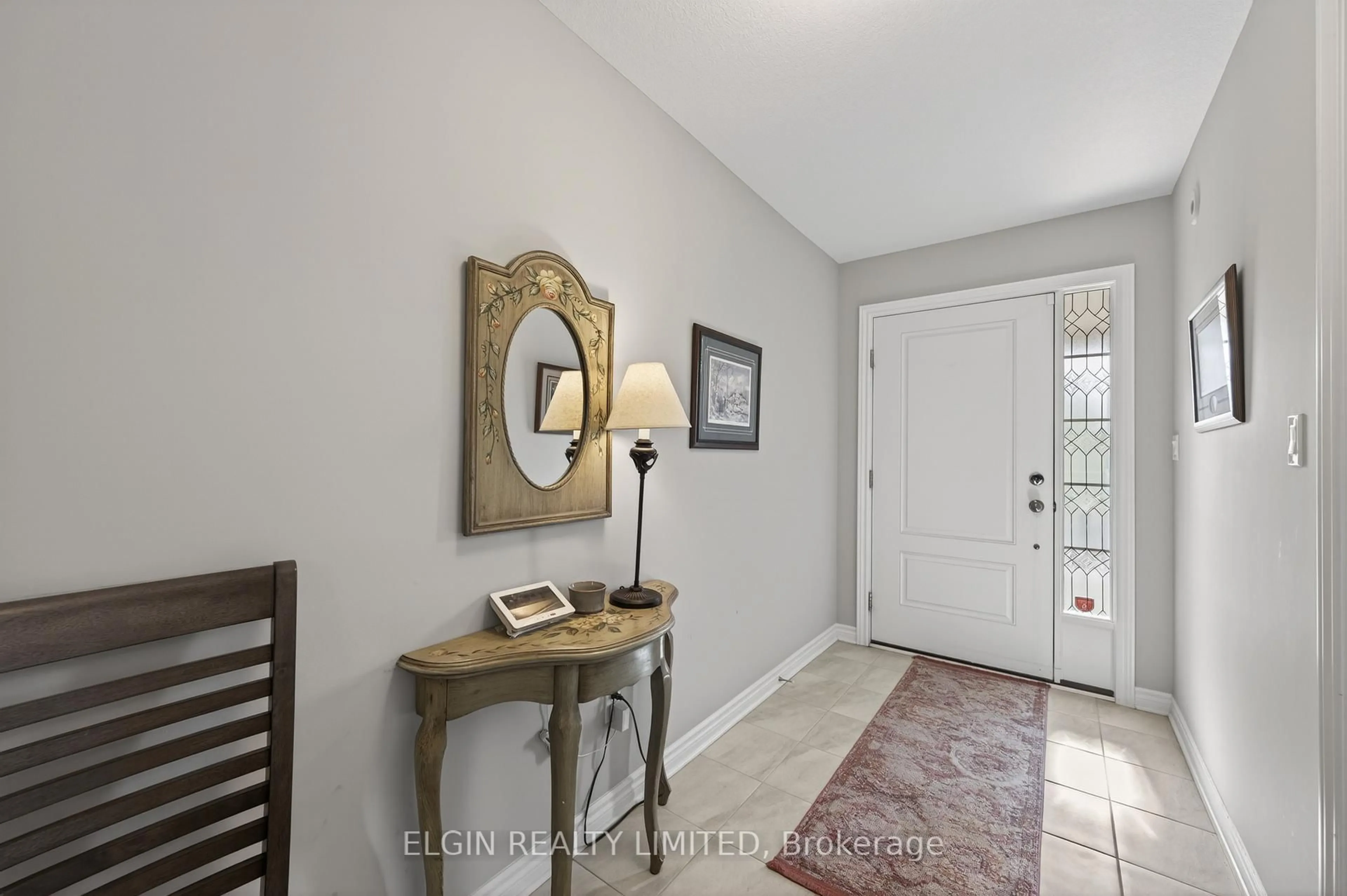 Indoor entryway for 8 Ashberry Pl, St. Thomas Ontario N5R 0H7