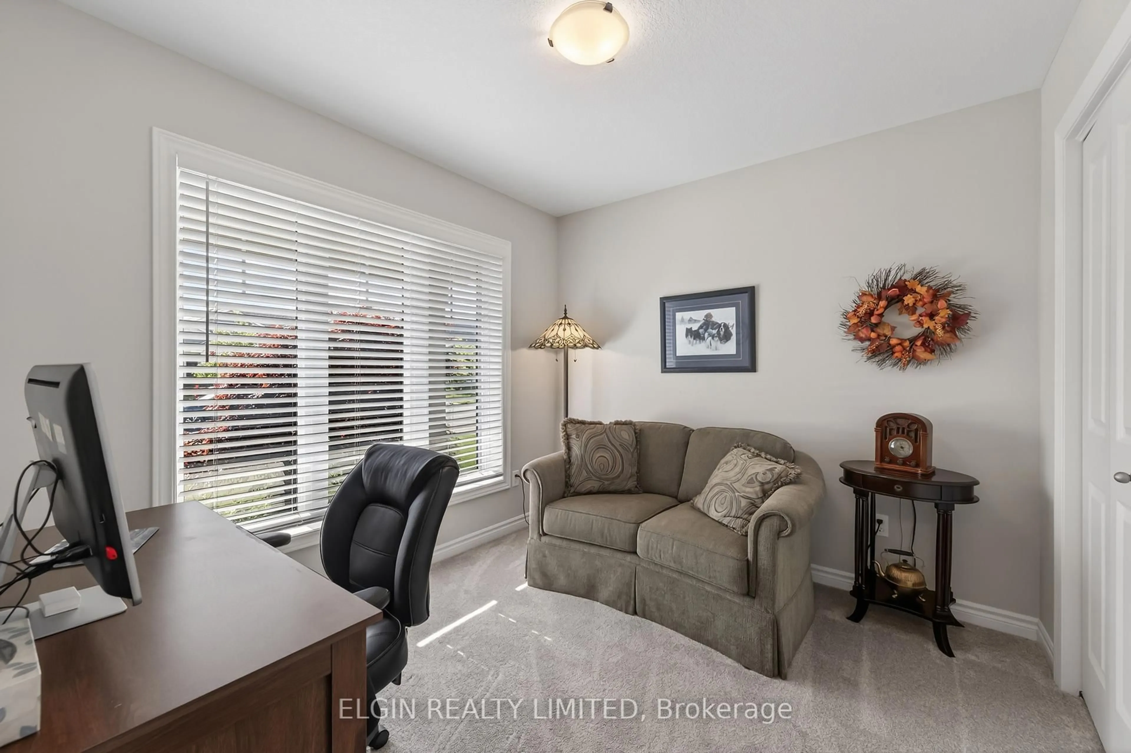 Living room with furniture, unknown for 8 Ashberry Pl, St. Thomas Ontario N5R 0H7