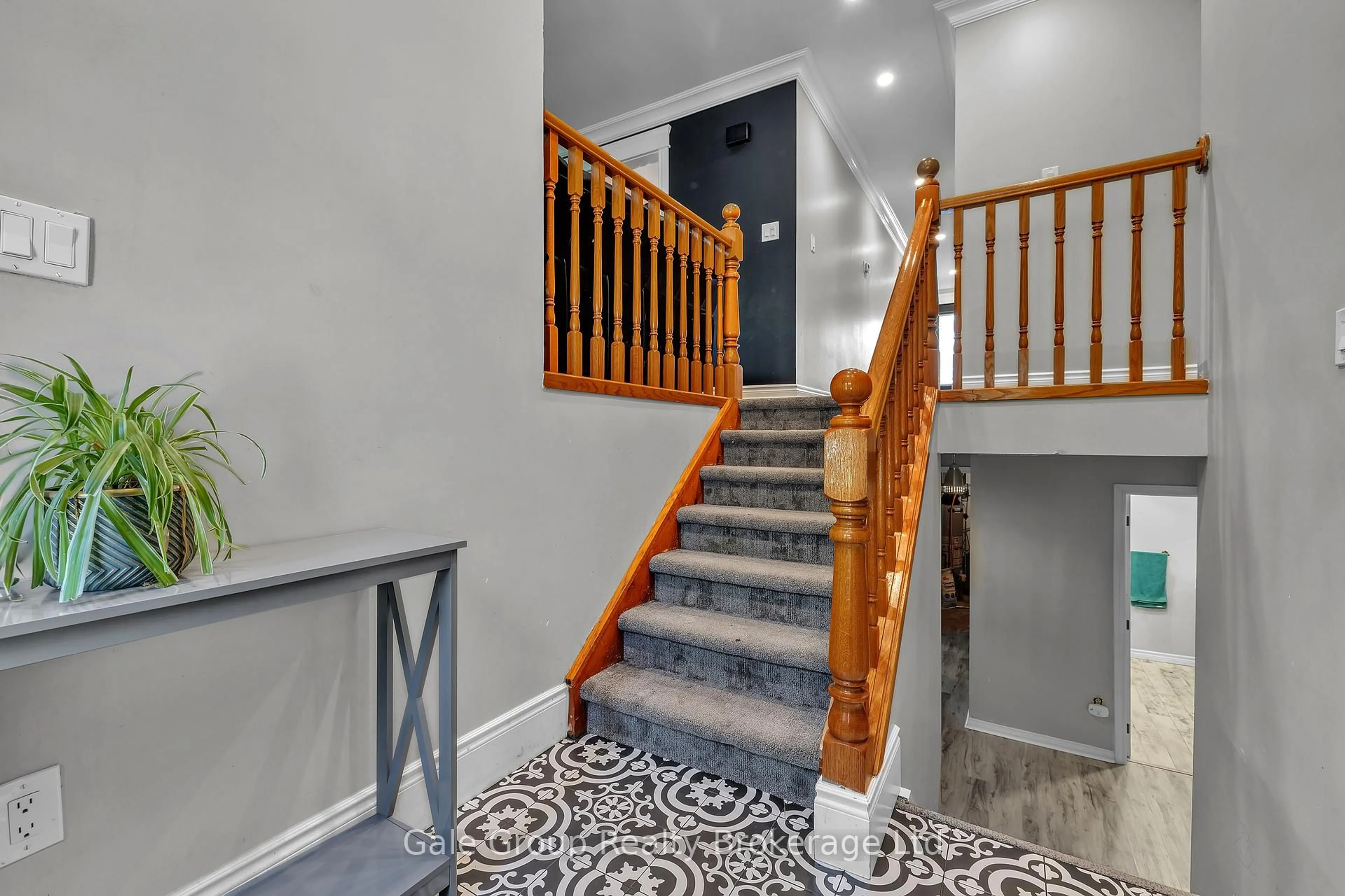 Stairs for 10 Knowles Dr, Woodstock Ontario N4S 8T9