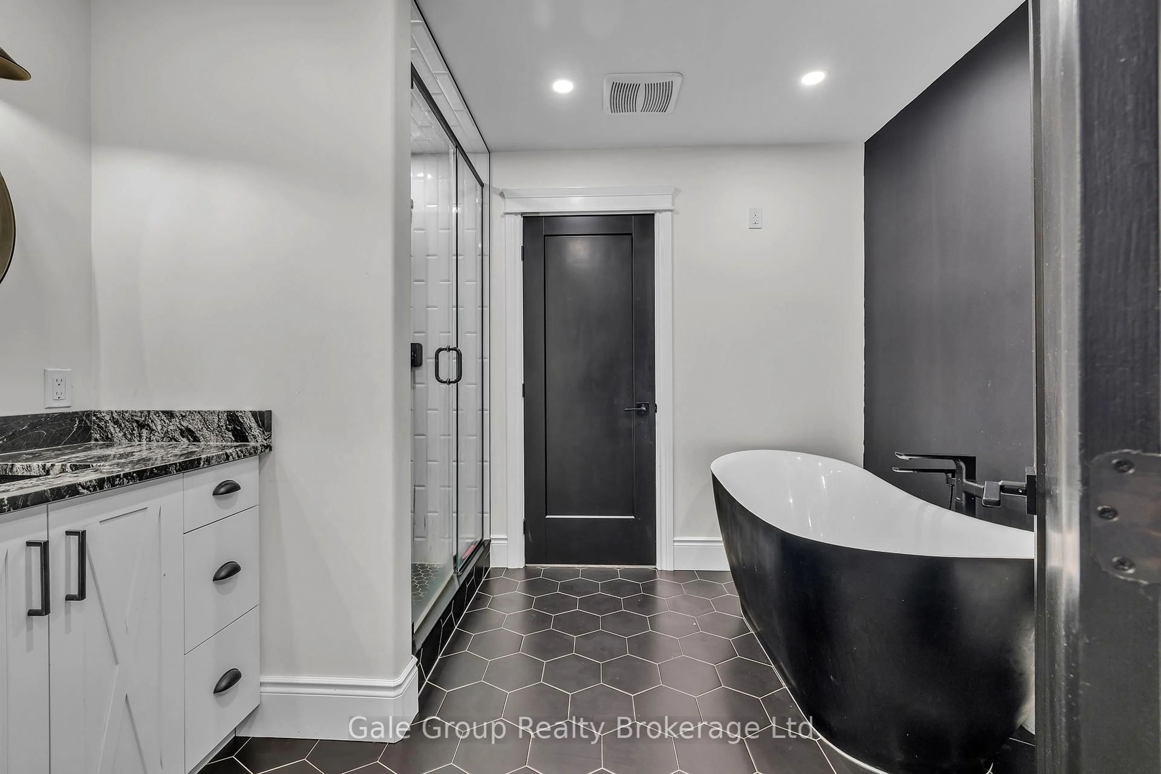 Contemporary bathroom, ceramic/tile floor for 10 Knowles Dr, Woodstock Ontario N4S 8T9