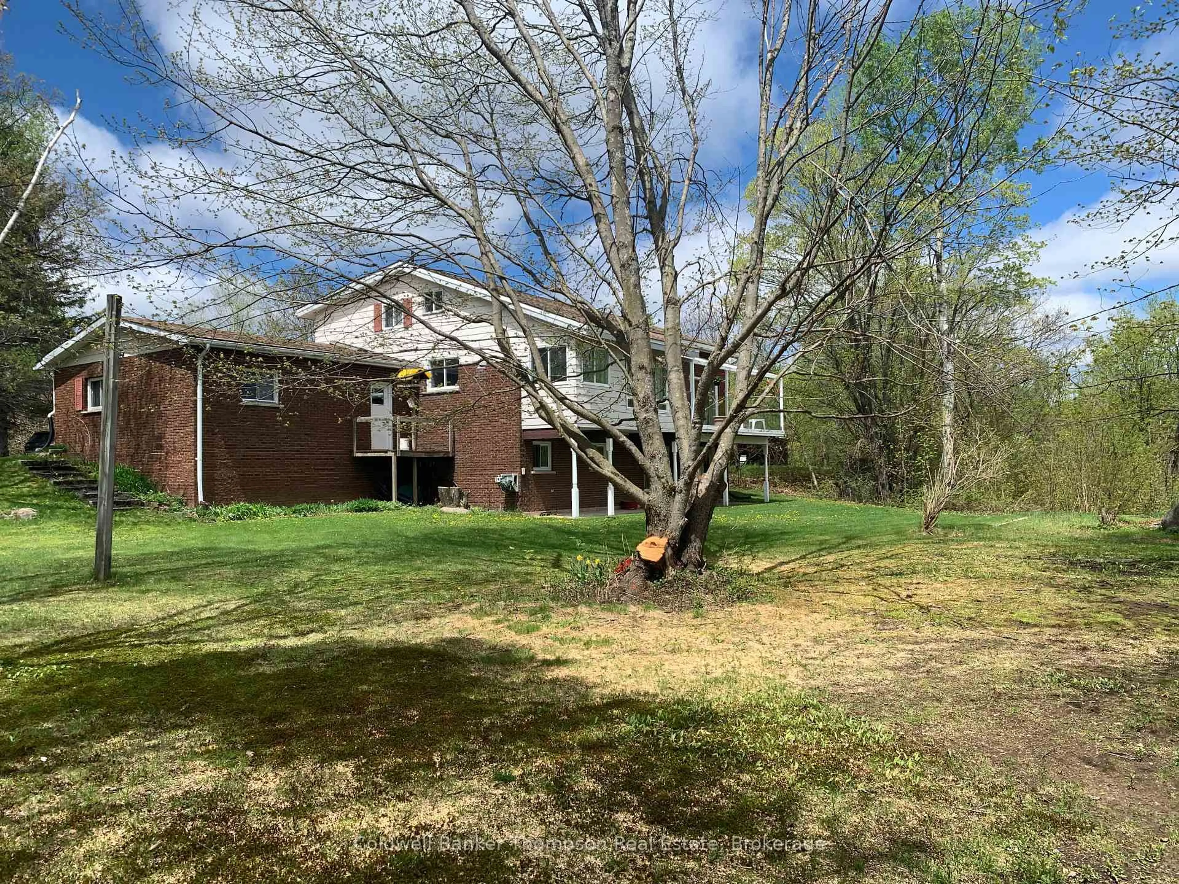 A pic from outside/outdoor area/front of a property/back of a property/a pic from drone, unknown for 79 Oakridge Dr, Strong Ontario P0A 1Z0