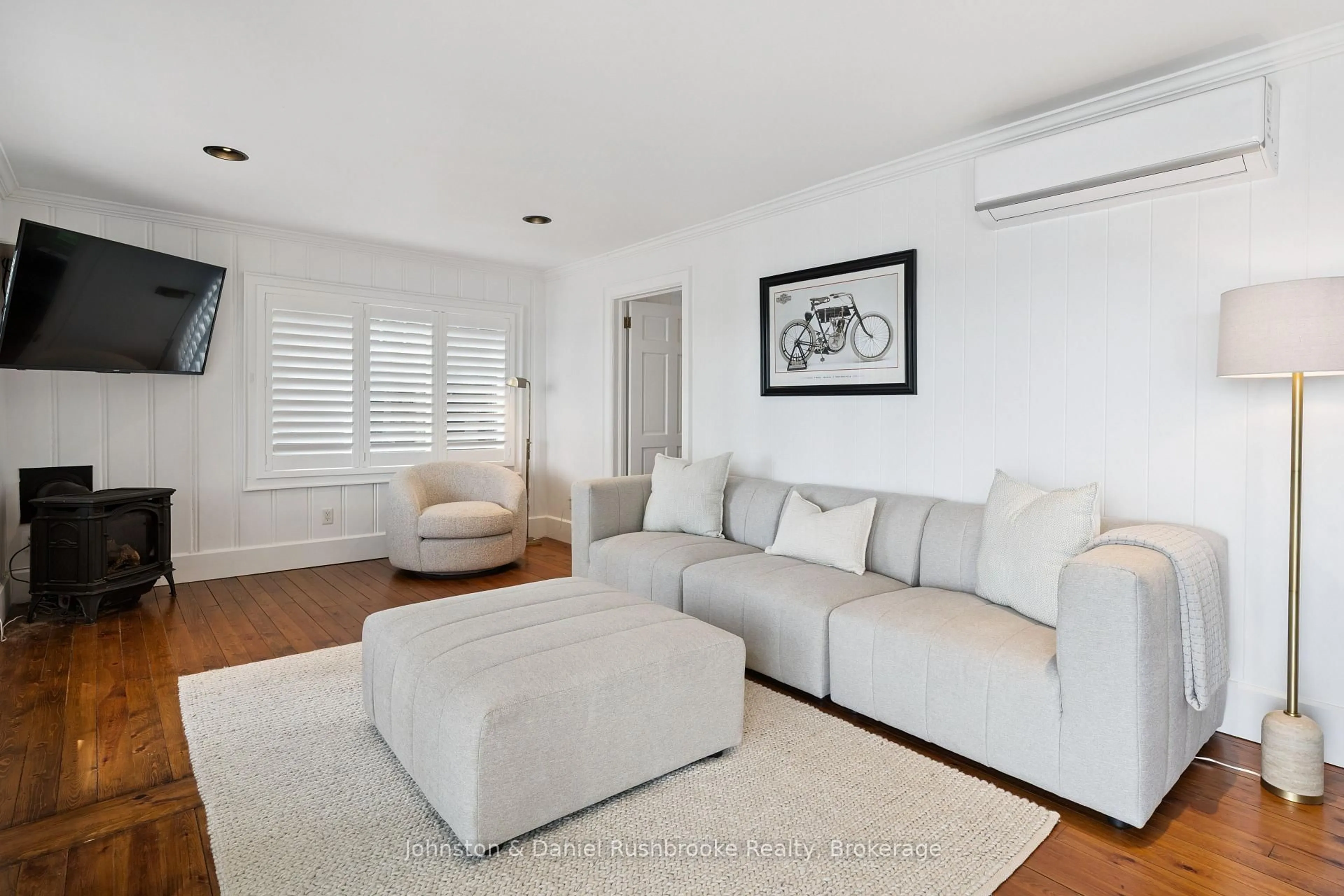 Living room with furniture, unknown for 1032 Island Park Rd #2, Muskoka Lakes Ontario P0B 1J0