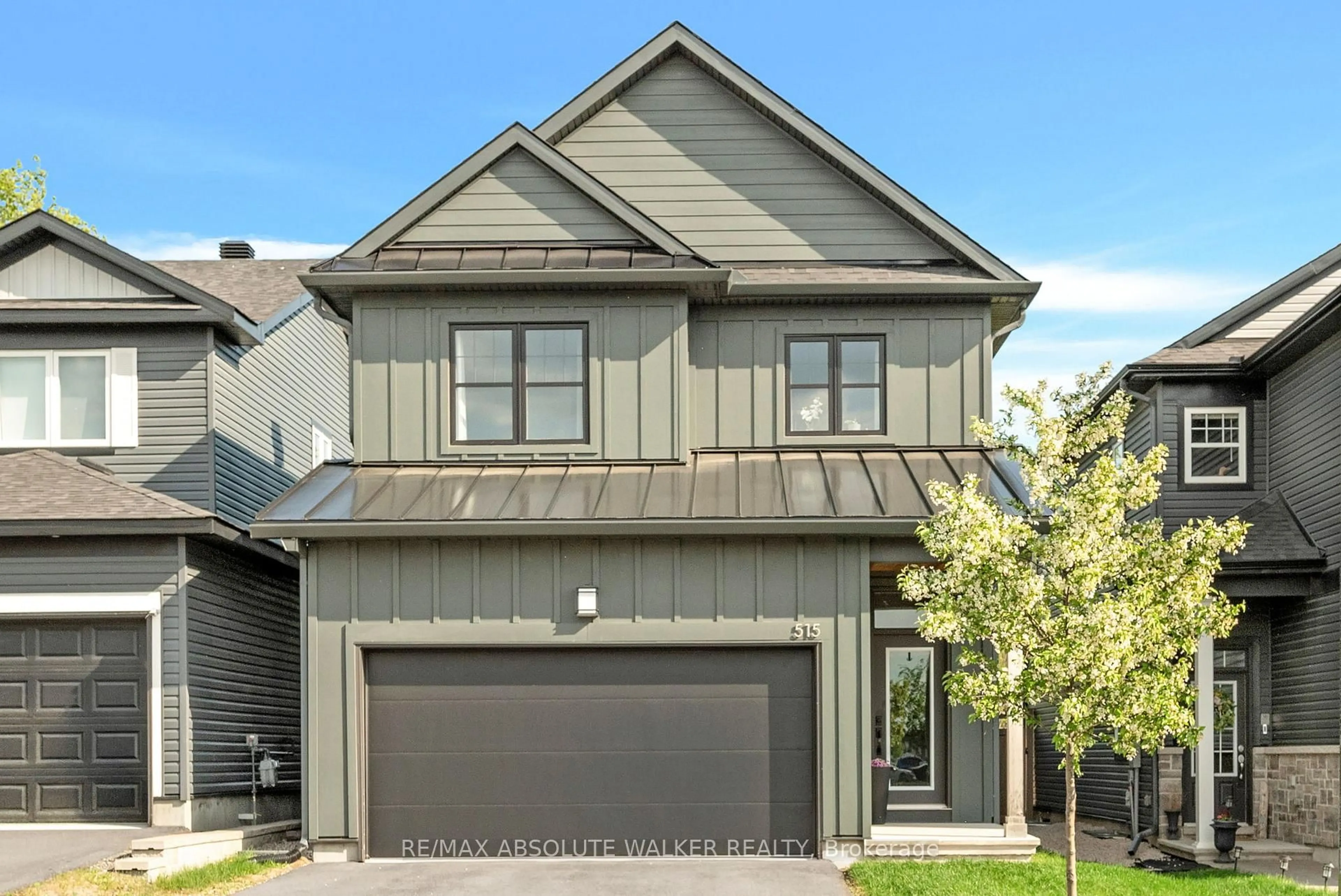 Home with vinyl exterior material, street for 515 Paakanaak Ave, Ottawa Ontario K1X 0G9