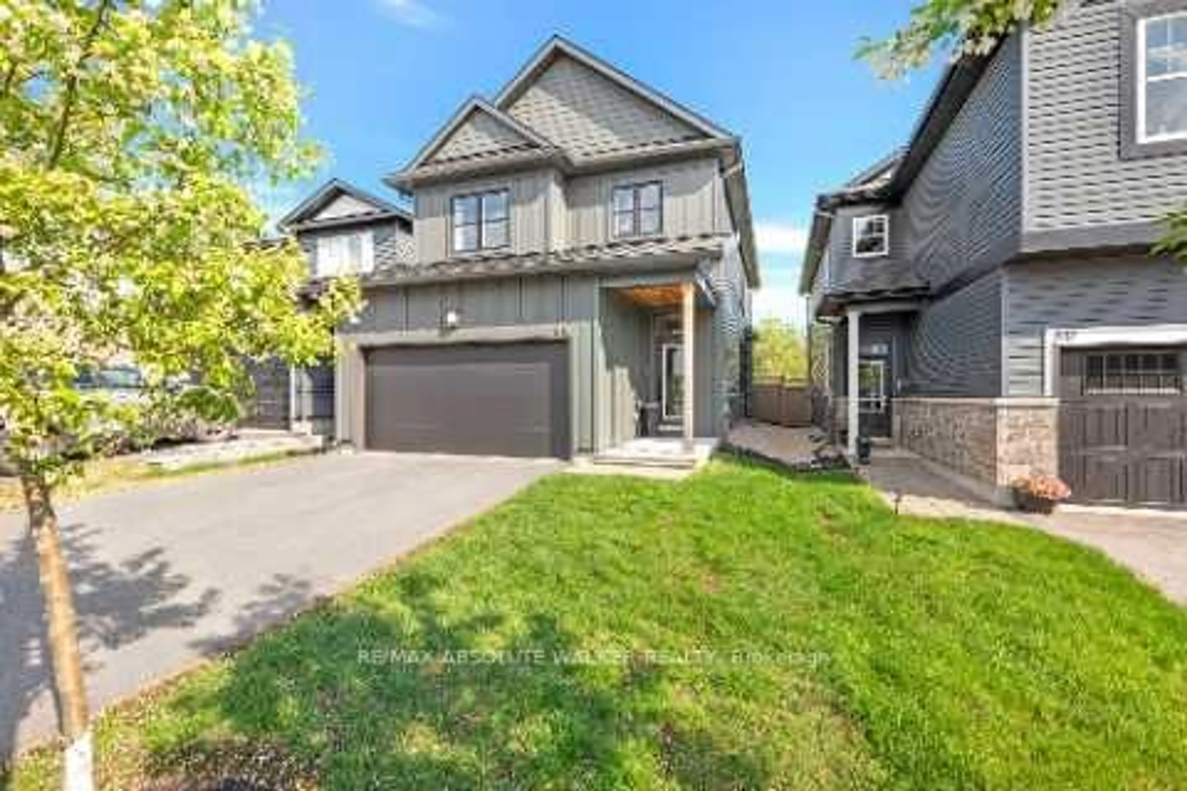 Home with brick exterior material, street for 515 Paakanaak Ave, Ottawa Ontario K1X 0G9