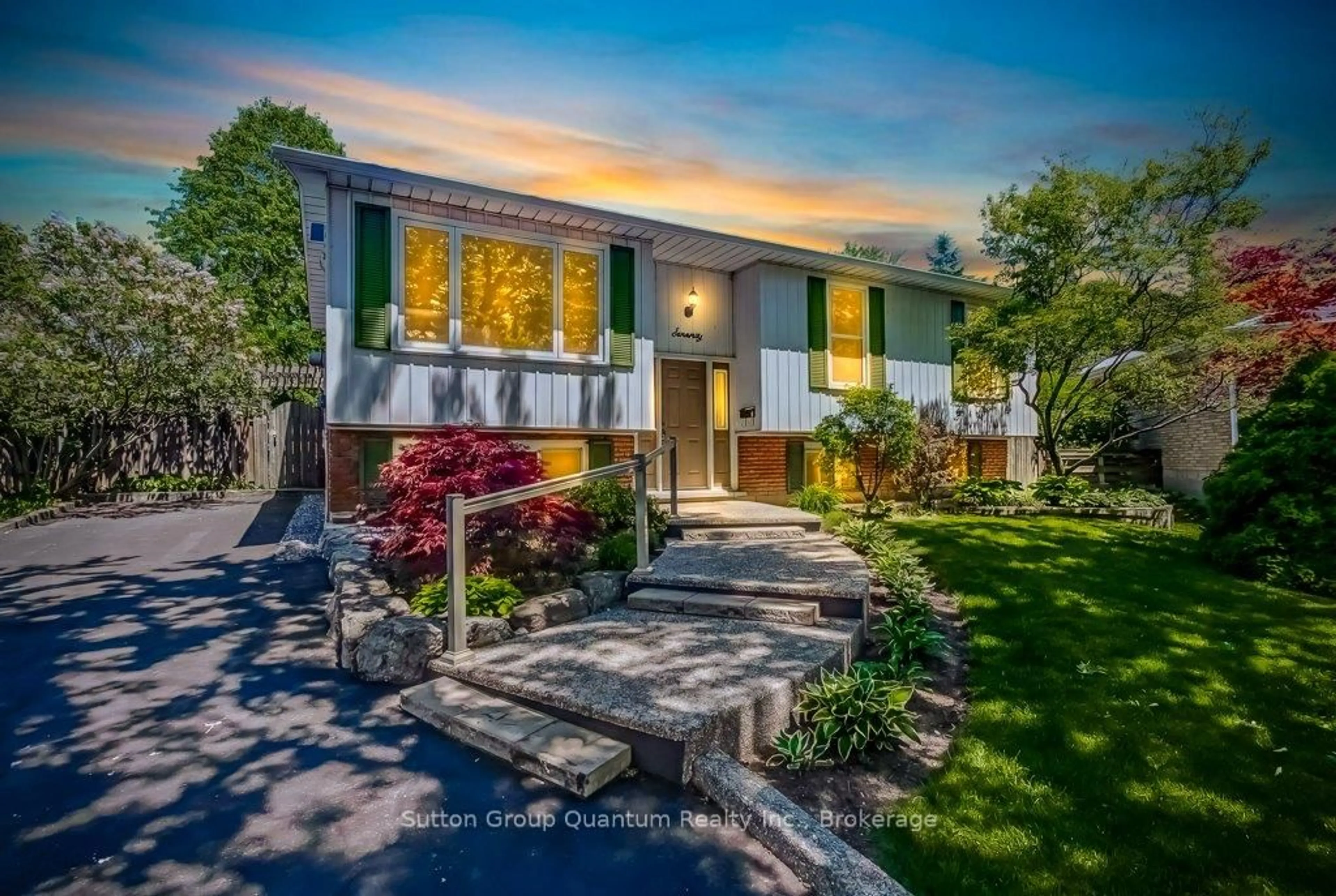 Unknown for 70 Graystone Dr, Hamilton Ontario L9C 4R8