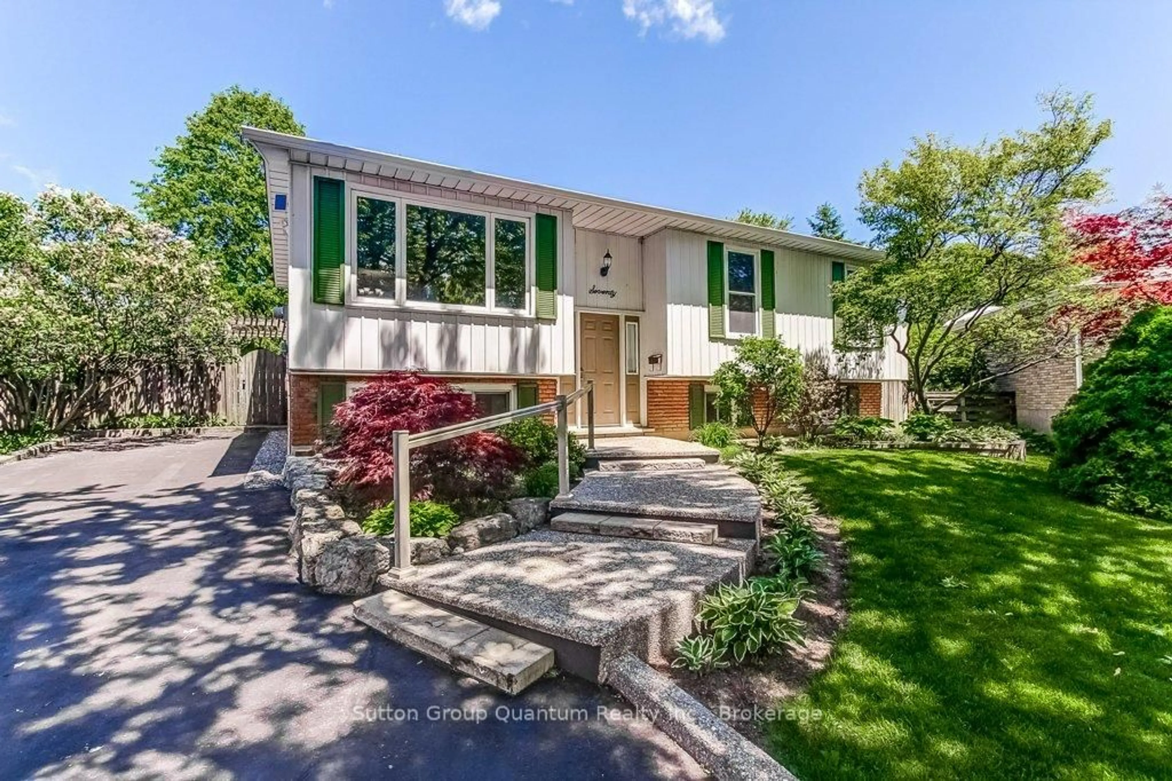 Unknown for 70 Graystone Dr, Hamilton Ontario L9C 4R8