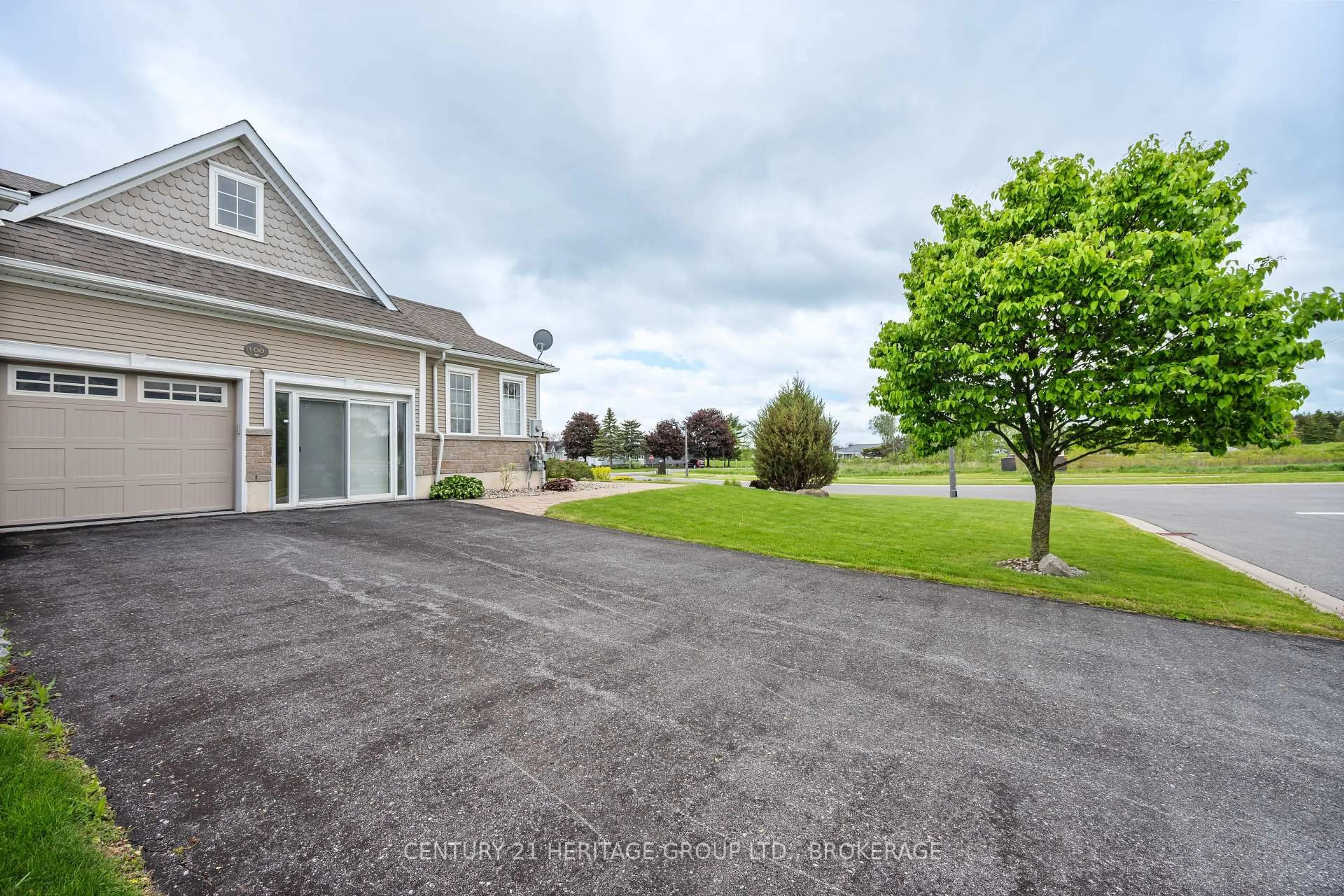 Unknown for 100 BRITANNIA Cres, Bath Ontario K0H 1G0