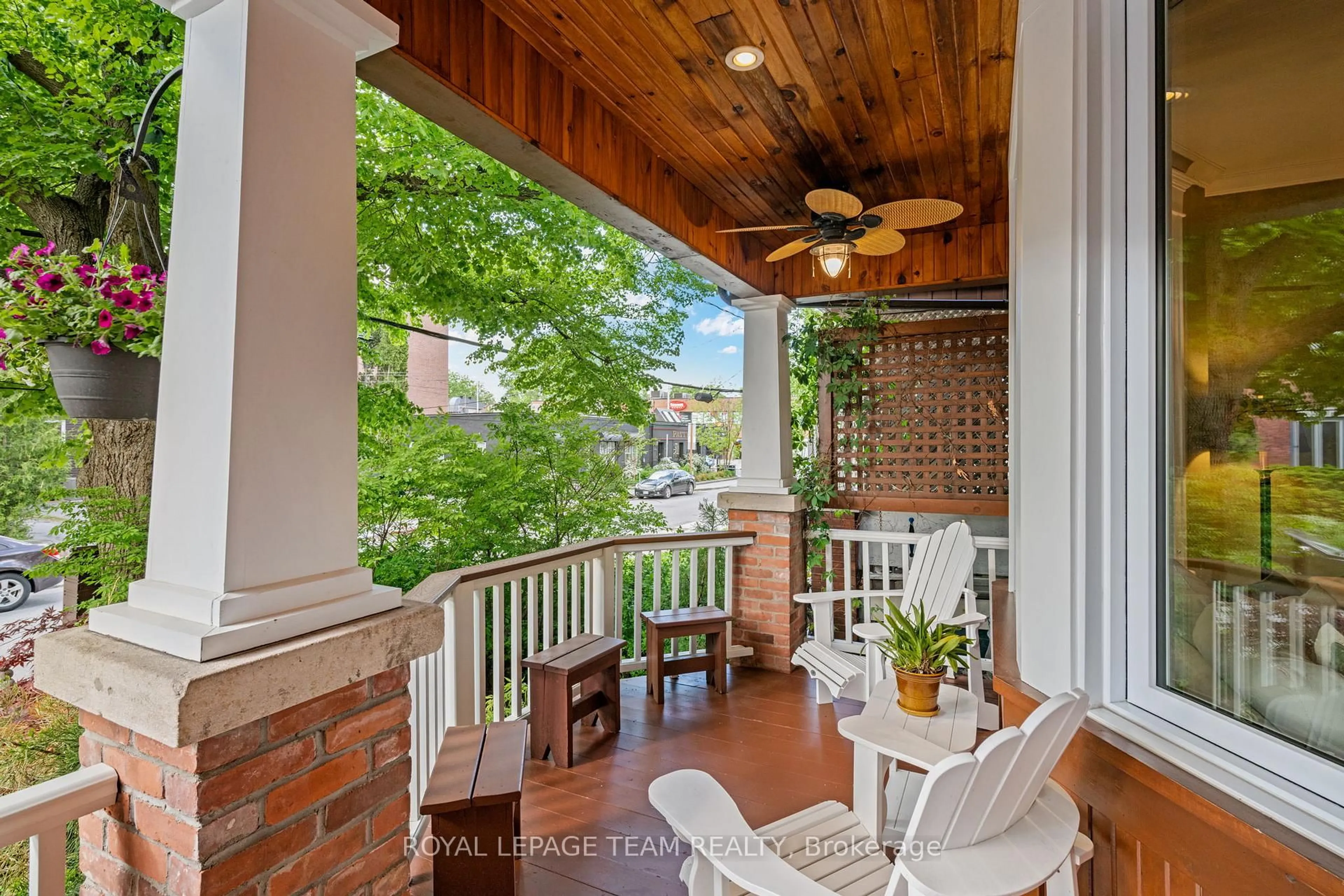 Patio, street for 8 Ossington Ave, Ottawa Ontario K1S 3B4