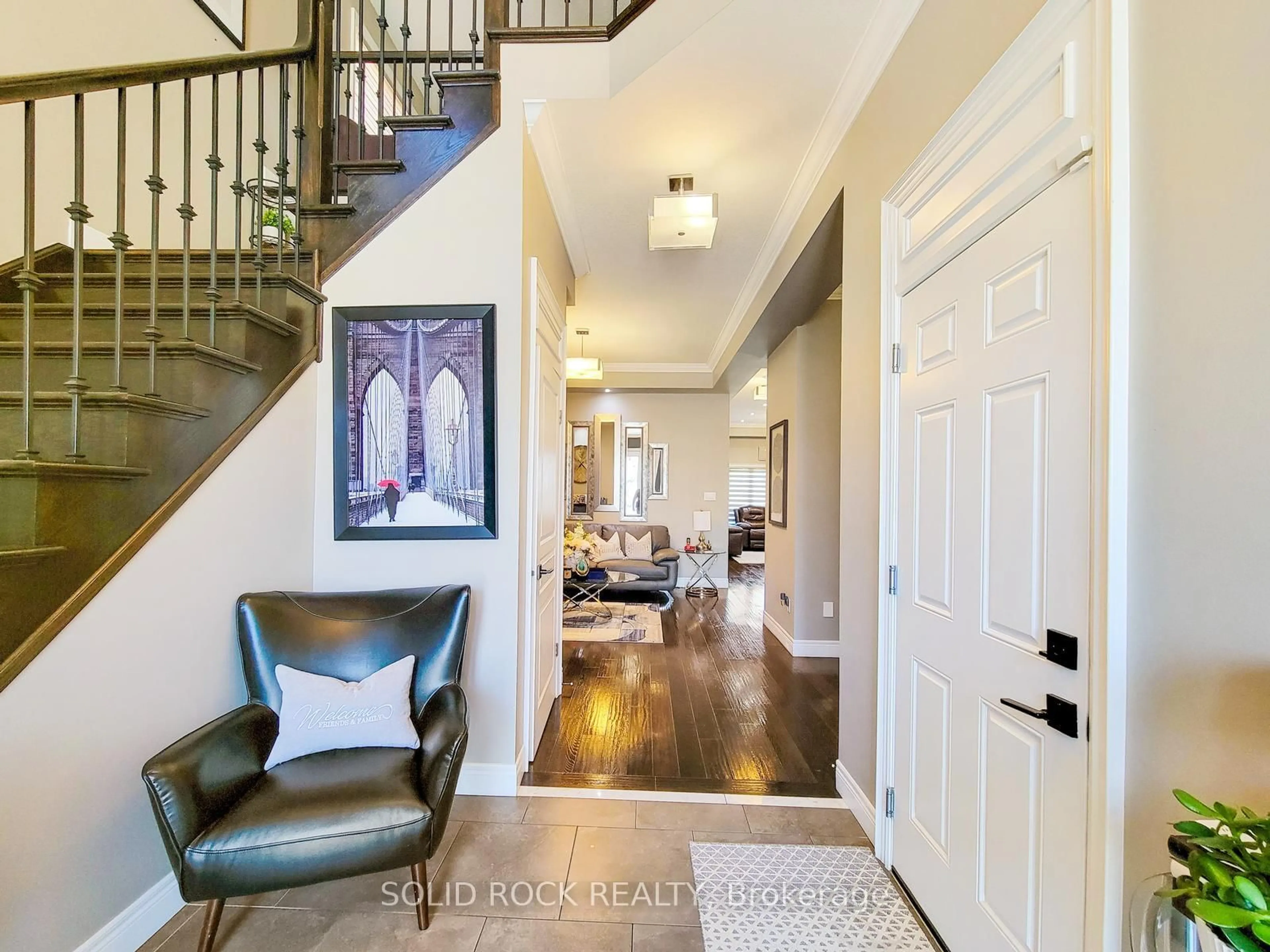Indoor entryway for 27 Riesling Crt, Hamilton Ontario L8G 0B4