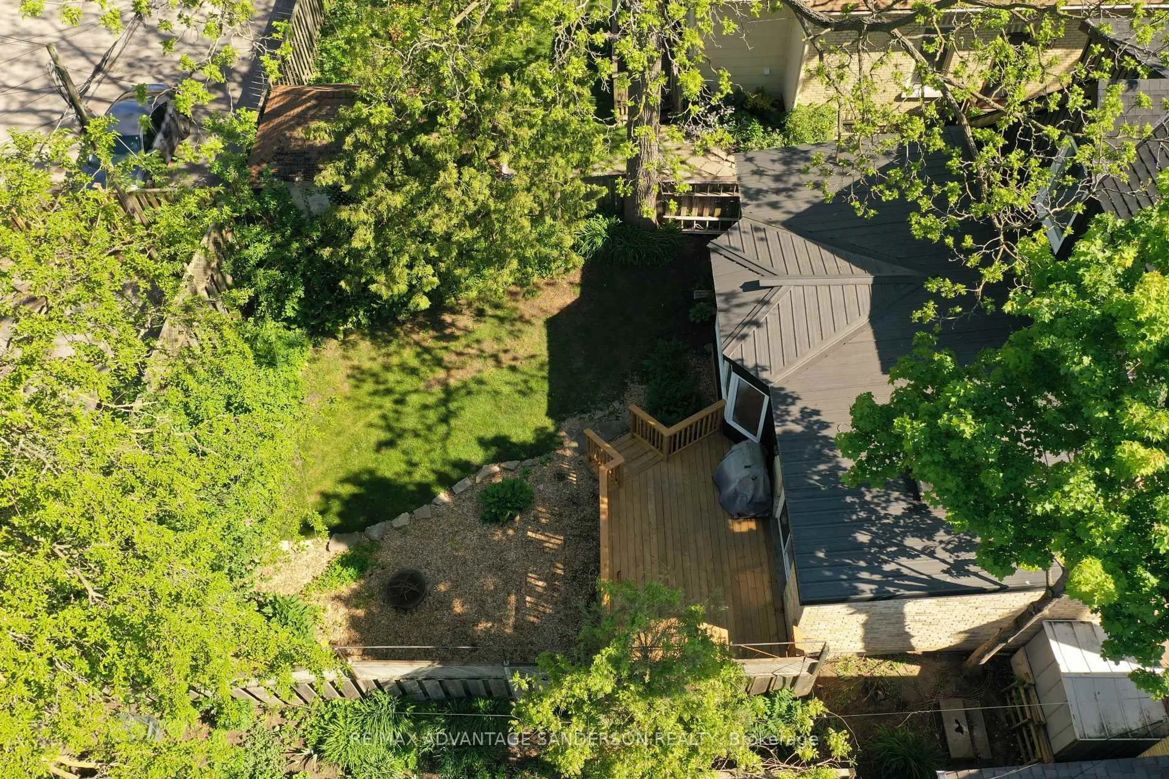 A pic from outside/outdoor area/front of a property/back of a property/a pic from drone, unknown for 13 Brighton St, London South Ontario N6C 3E3