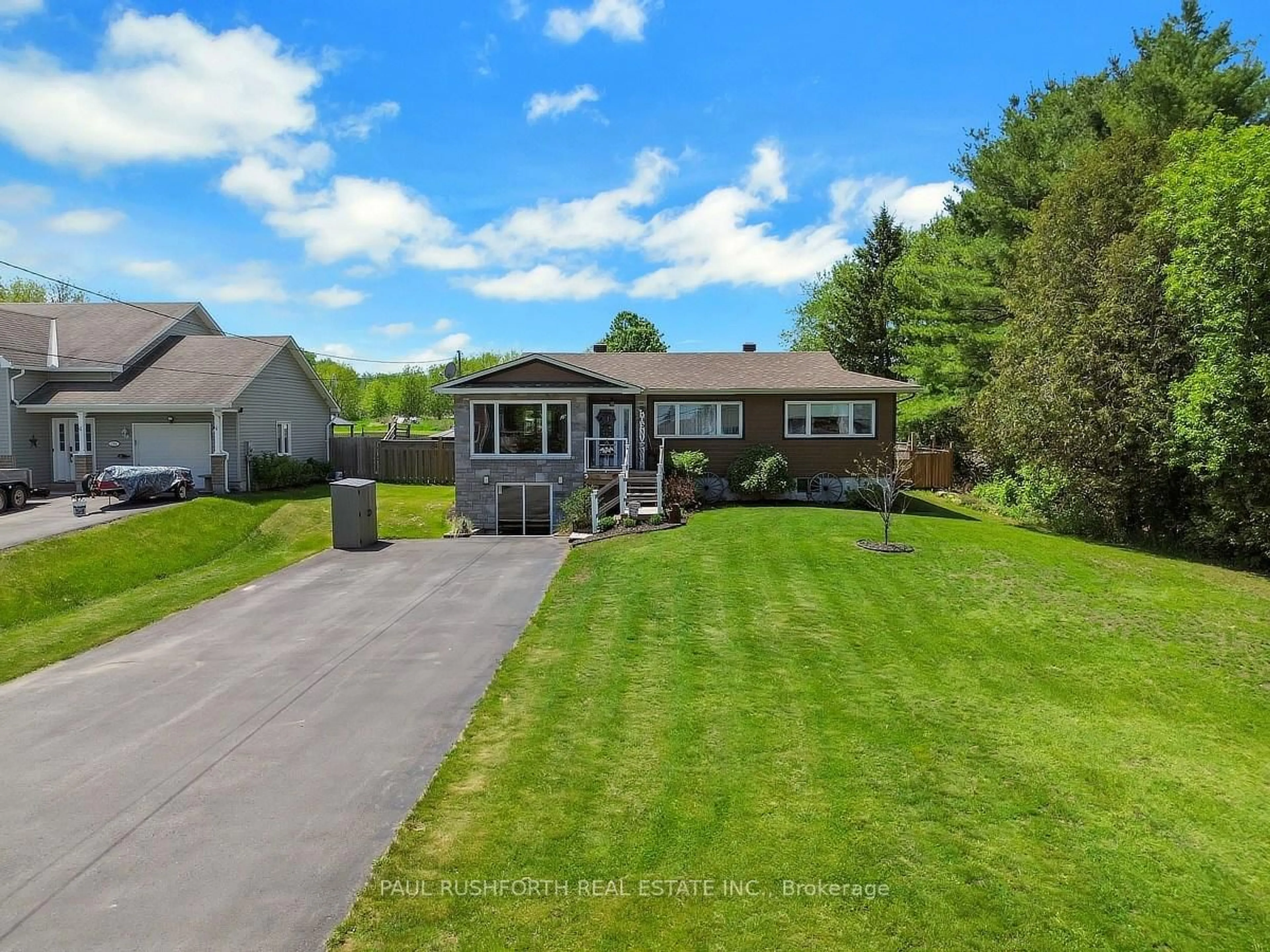 A pic from outside/outdoor area/front of a property/back of a property/a pic from drone, unknown for 1548 Landry Rd, Clarence-Rockland Ontario K0A 1N0