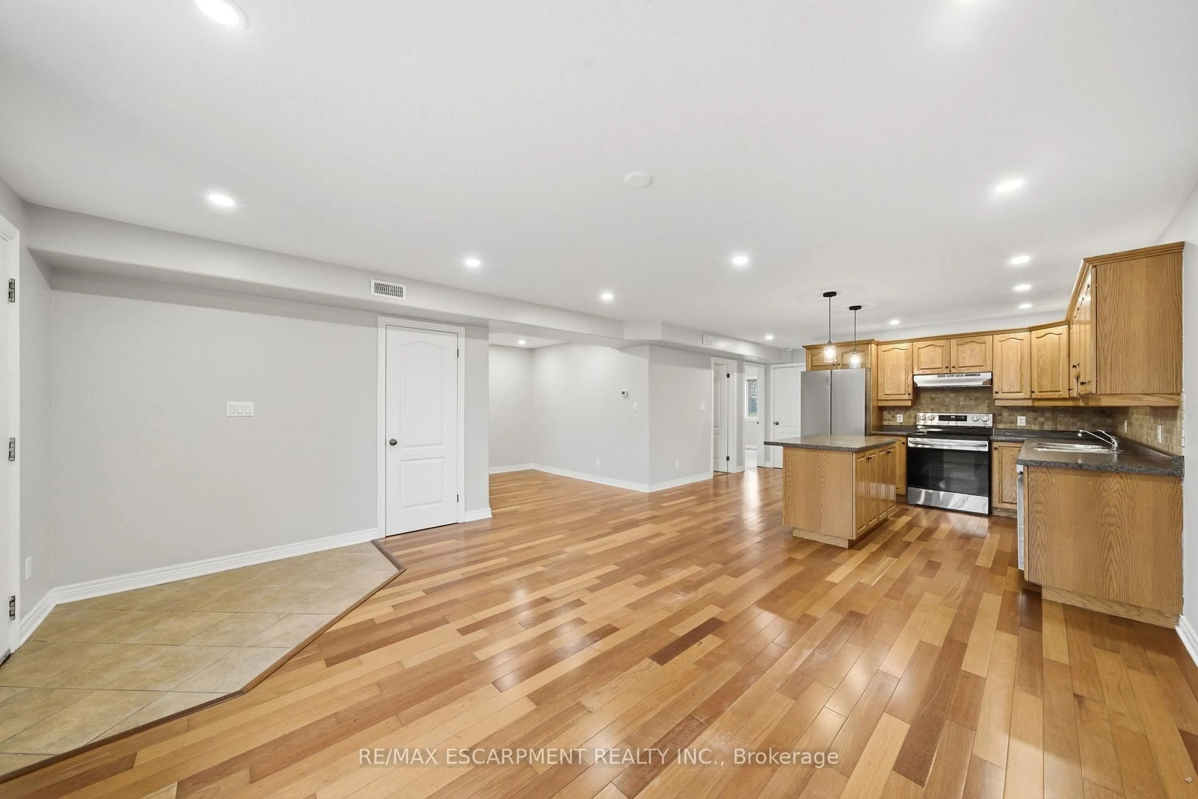 Open concept kitchen, unknown for 50 Whitlaw Way #102, Brant Ontario N3L 4C3