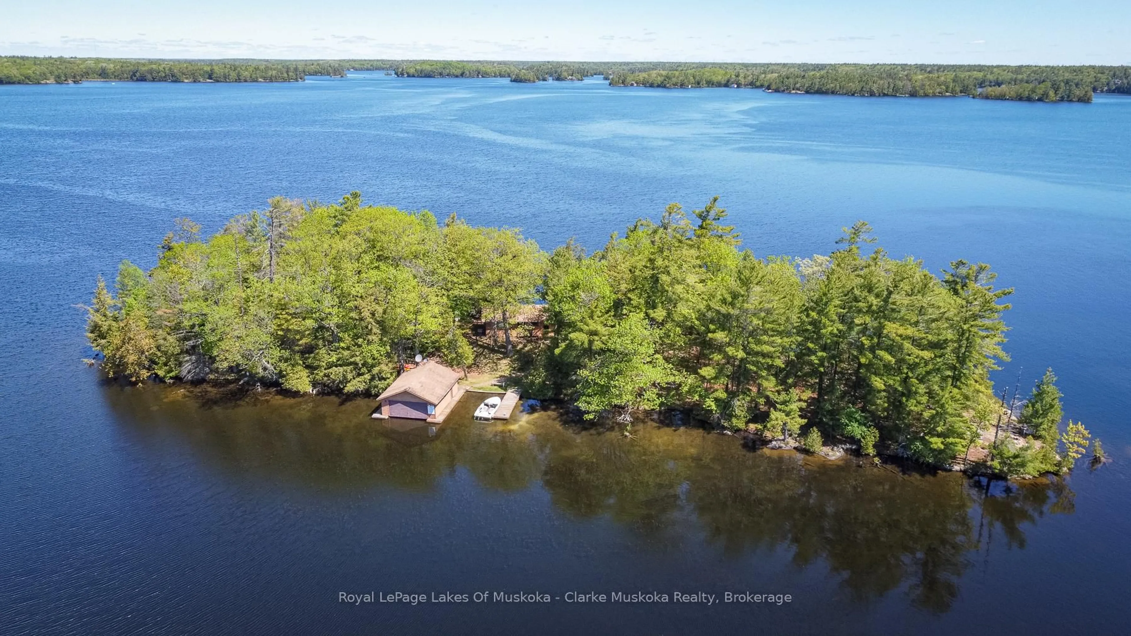 A pic from outside/outdoor area/front of a property/back of a property/a pic from drone, water/lake/river/ocean view for 2 Is 220 Severn River Island, Georgian Bay Ontario L0K 1S0