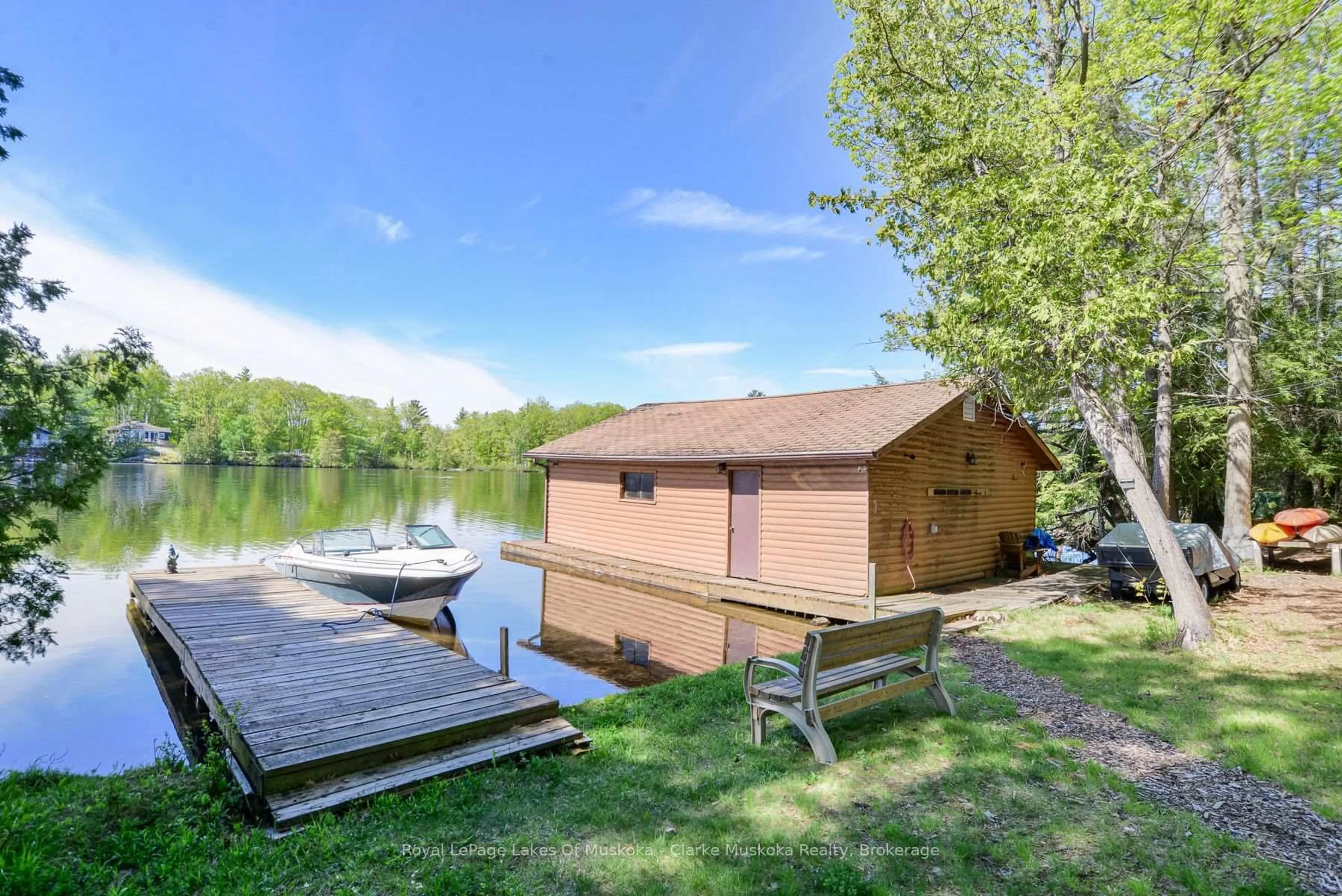 Patio, water/lake/river/ocean view for 2 Is 220 Severn River Island, Georgian Bay Ontario L0K 1S0