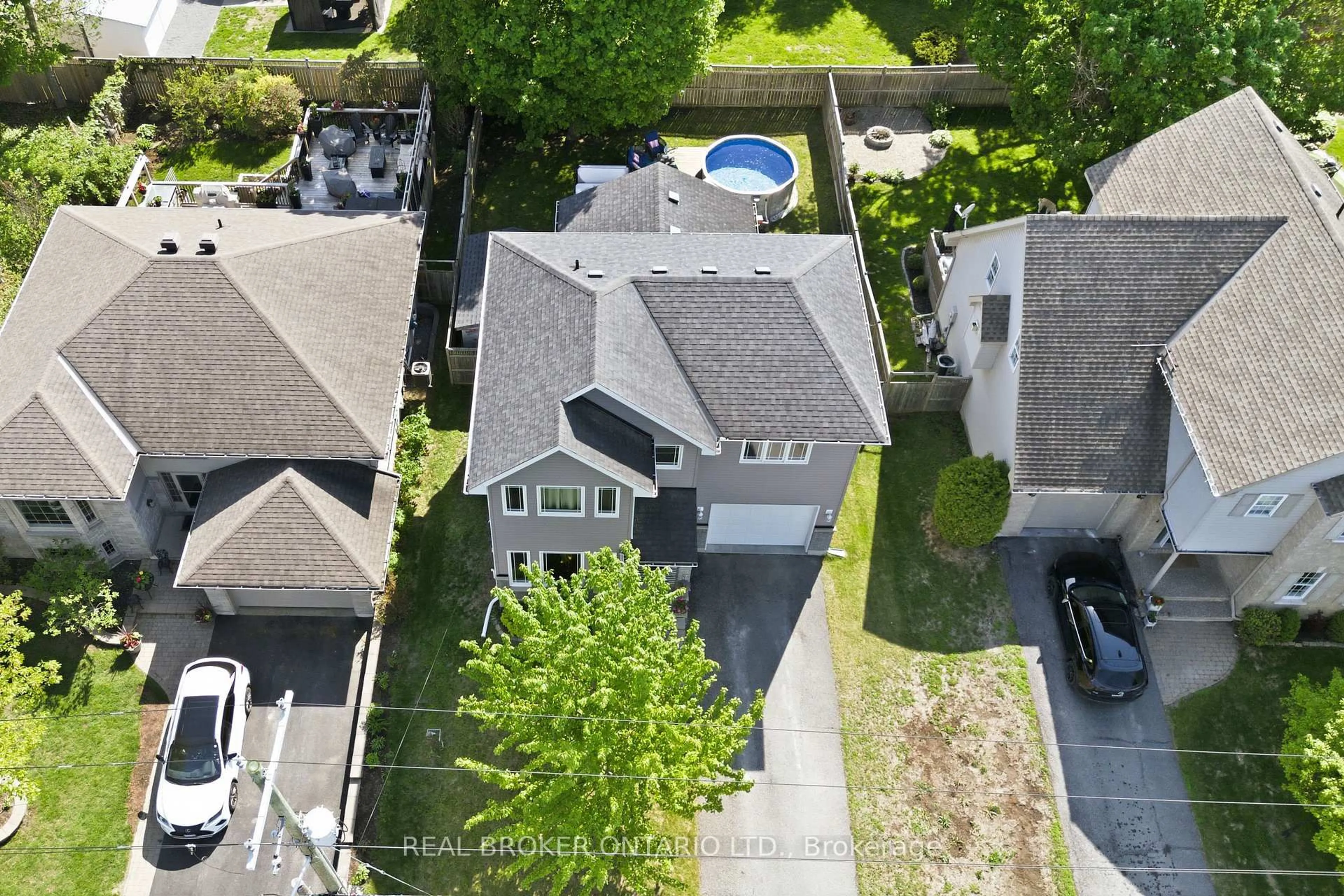 A pic from outside/outdoor area/front of a property/back of a property/a pic from drone, street for 6 Francis St, Carleton Place Ontario K7C 0C6