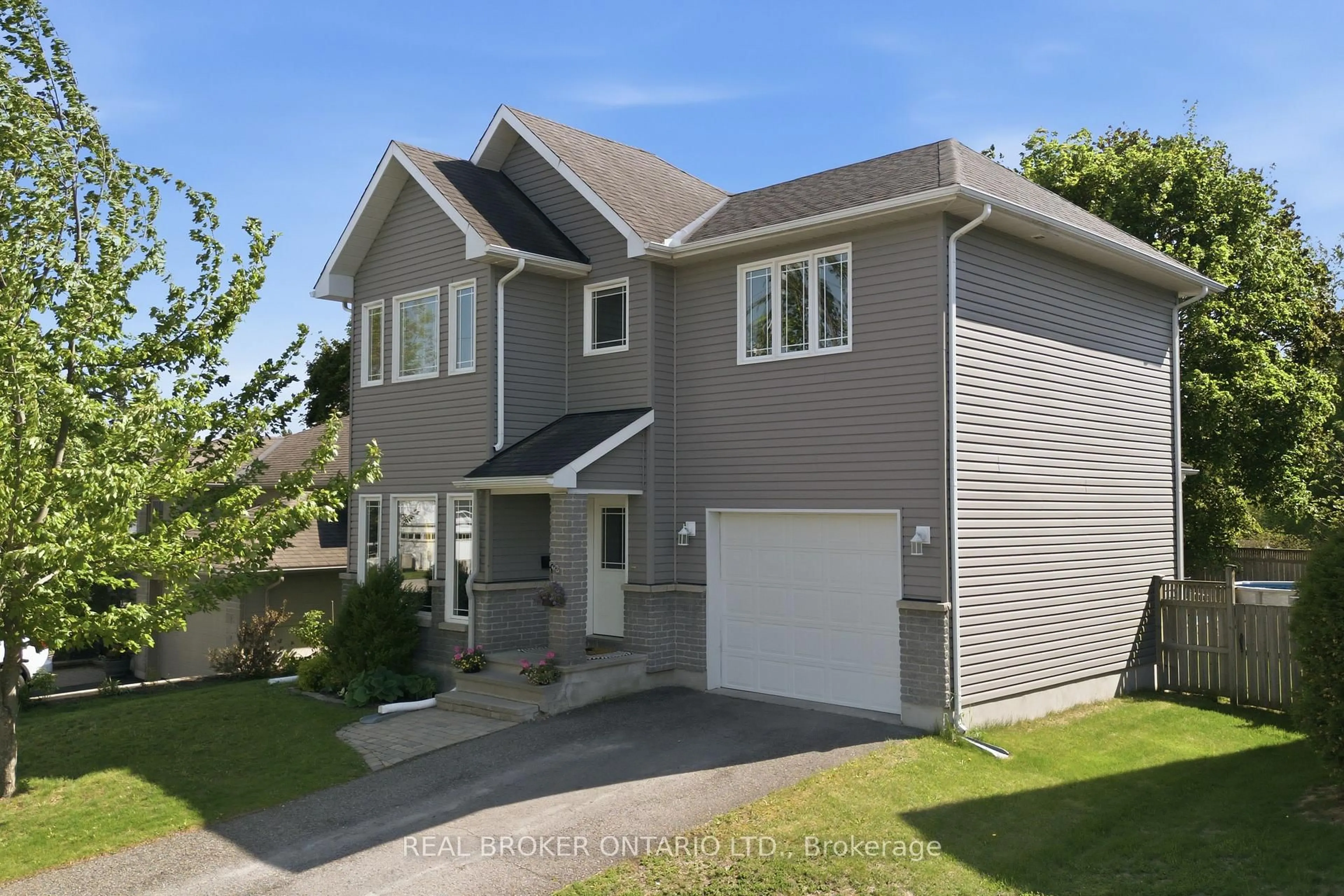 Home with vinyl exterior material, street for 6 Francis St, Carleton Place Ontario K7C 0C6