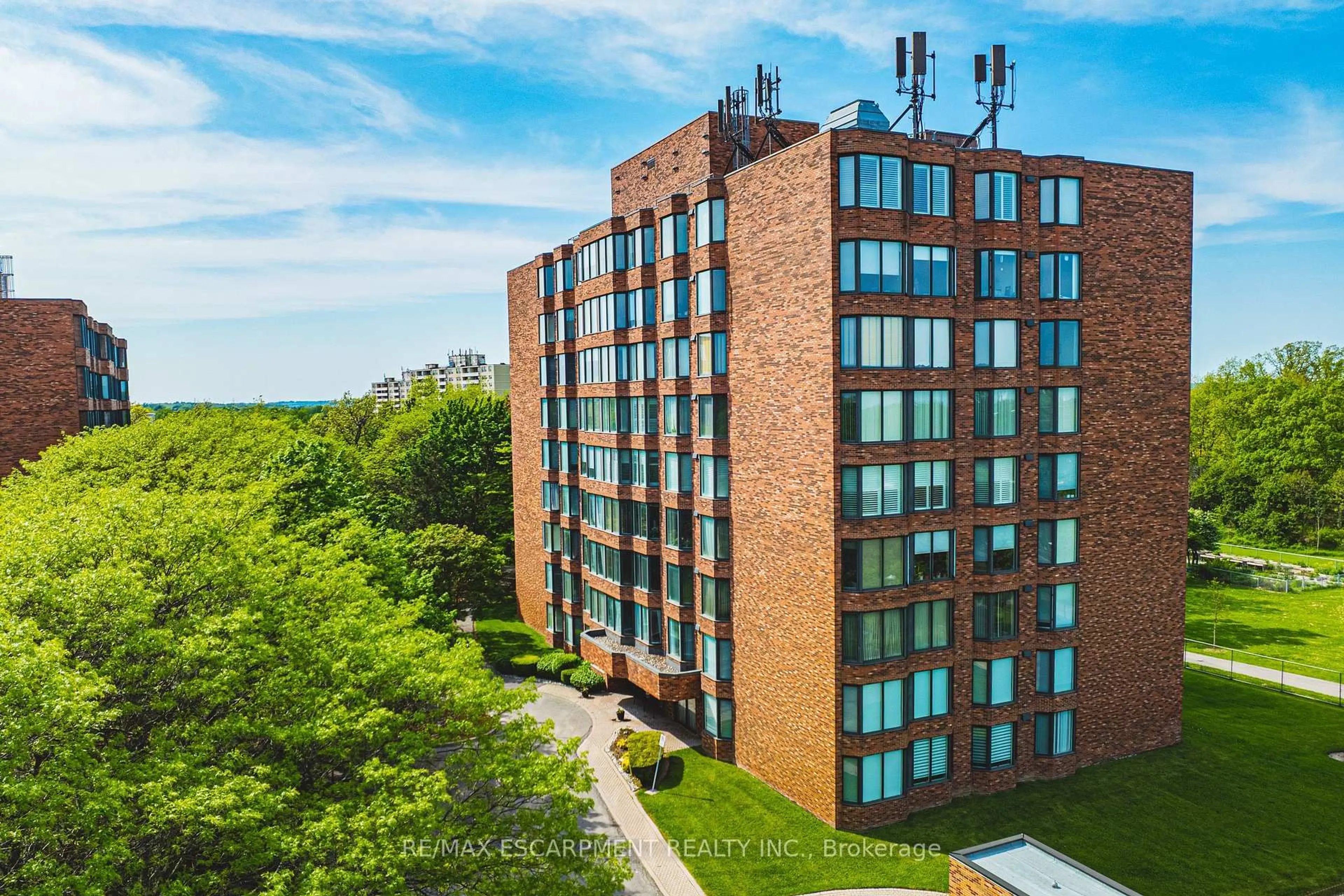 A pic from outside/outdoor area/front of a property/back of a property/a pic from drone, building for 180 Limeridge Rd #103, Hamilton Ontario L9C 7H7